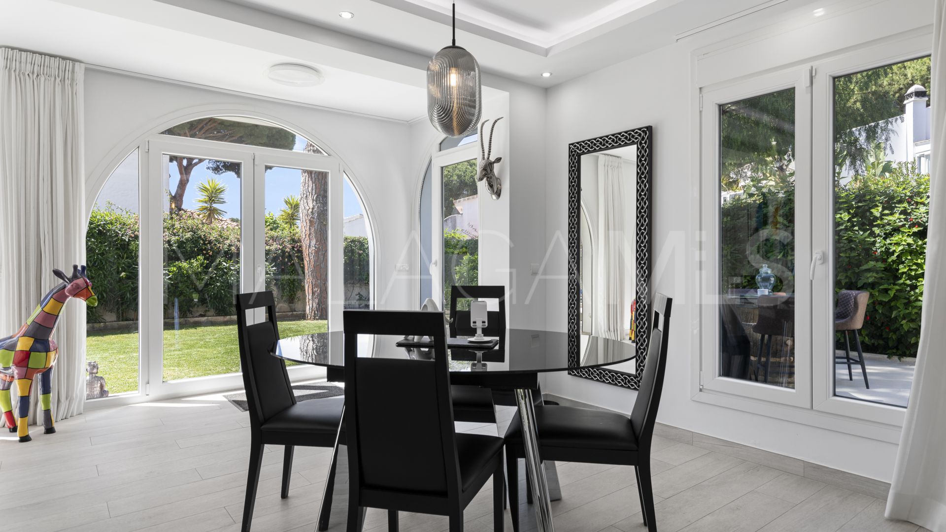Villa for sale in Estepona