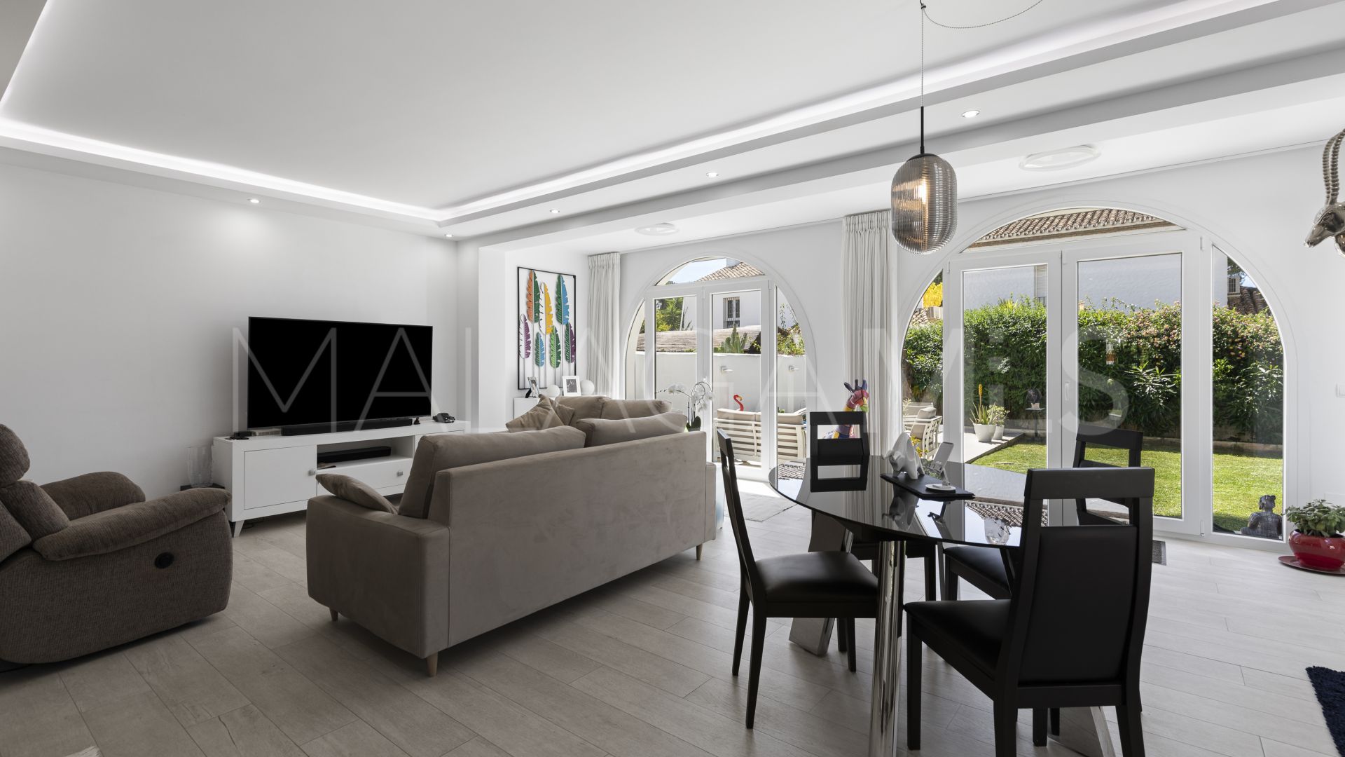 Villa for sale in Estepona