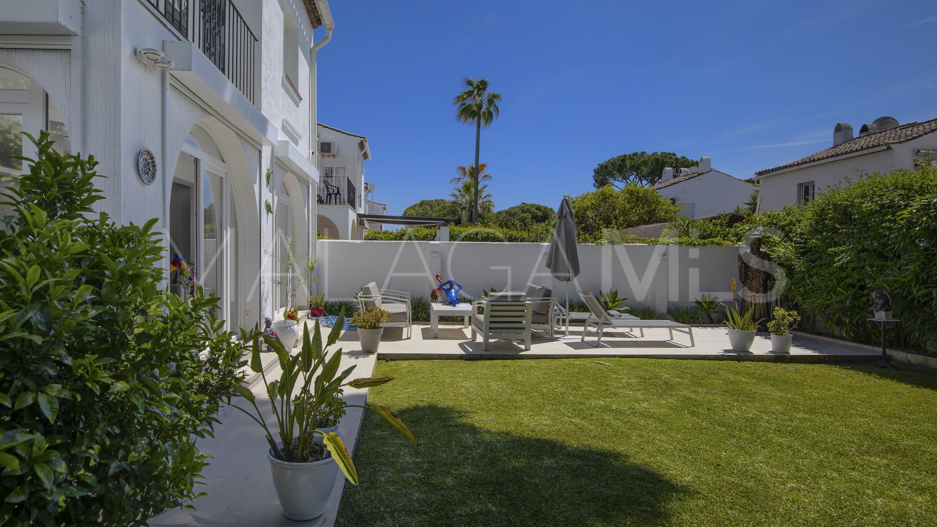 Villa for sale in Estepona