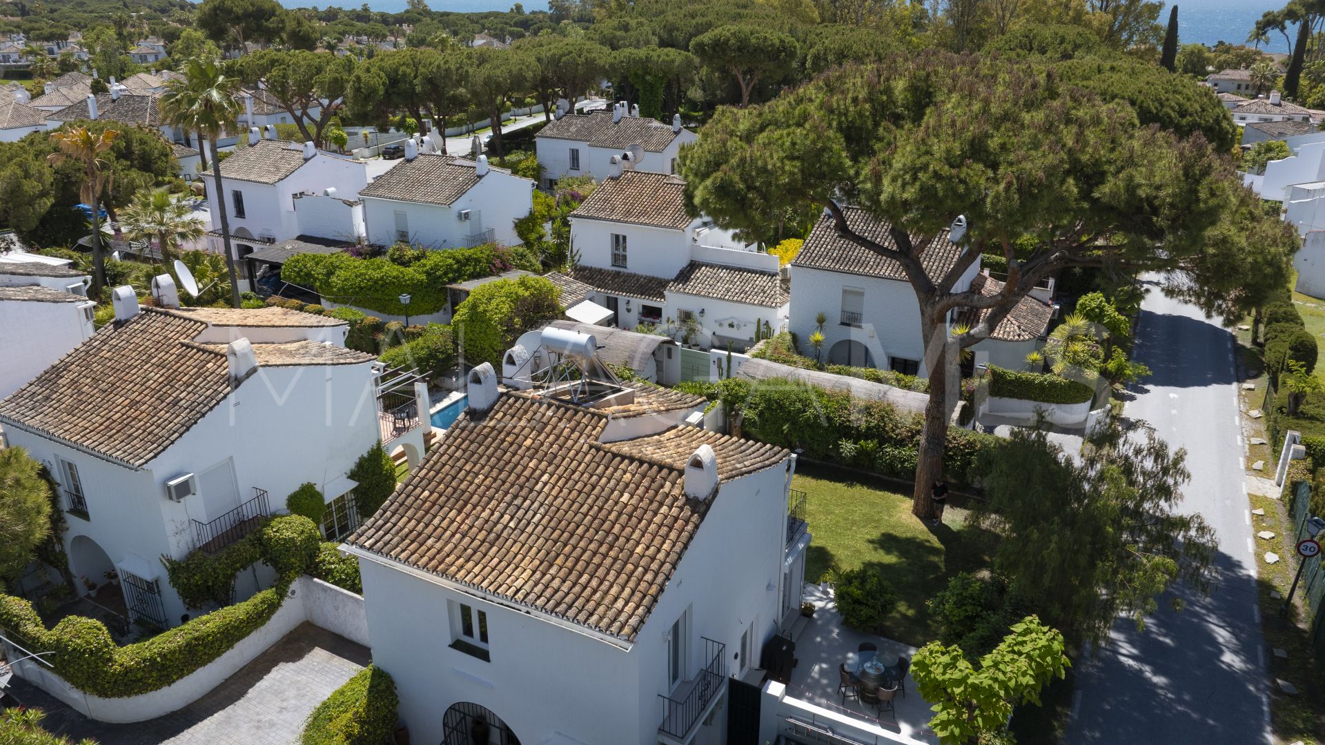 Villa for sale in Estepona