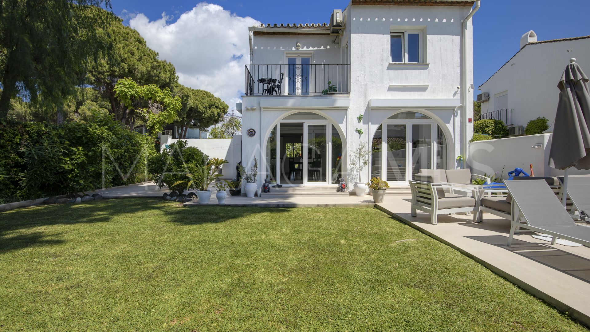 Villa for sale in Estepona
