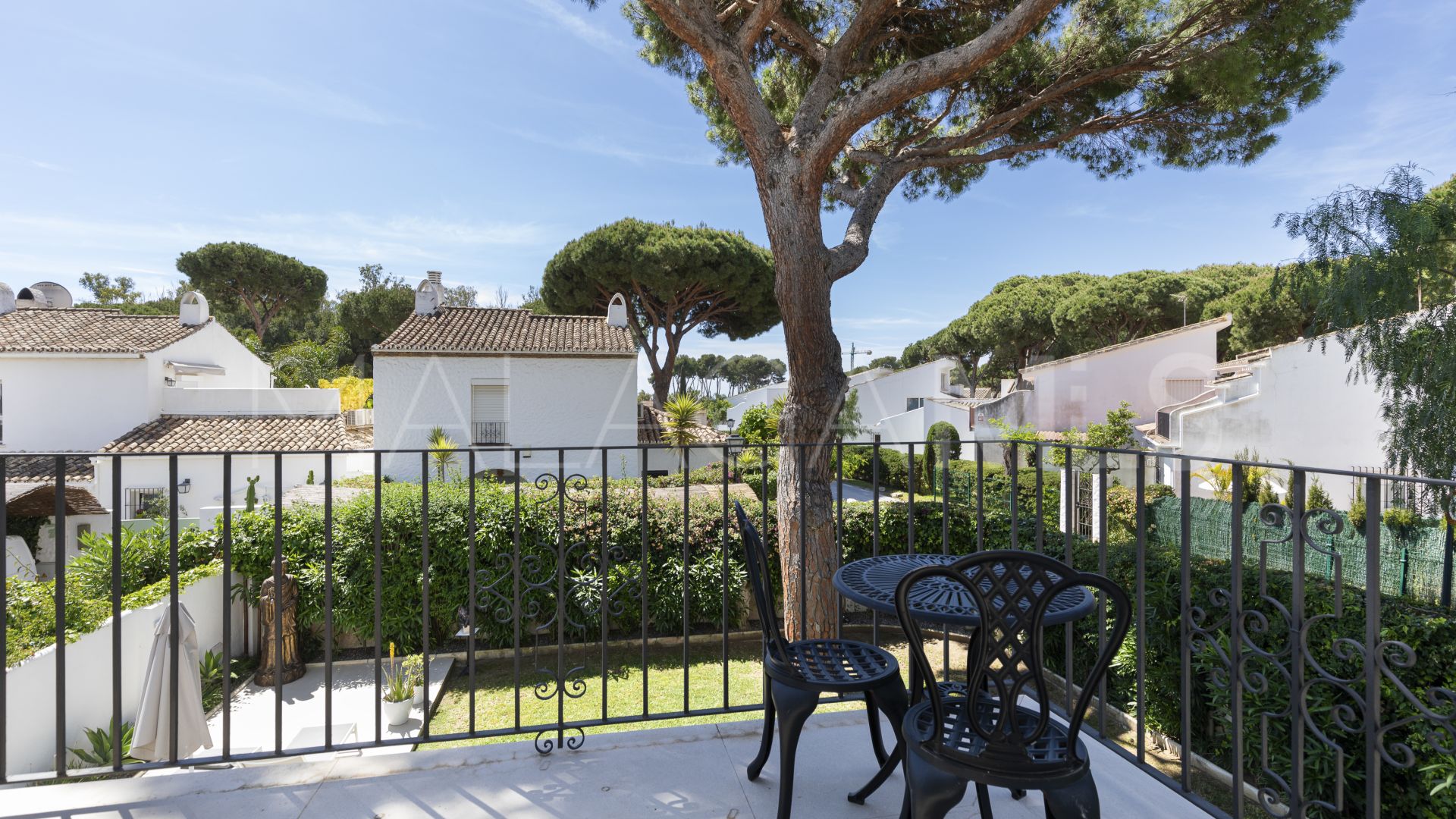 Villa for sale in Estepona