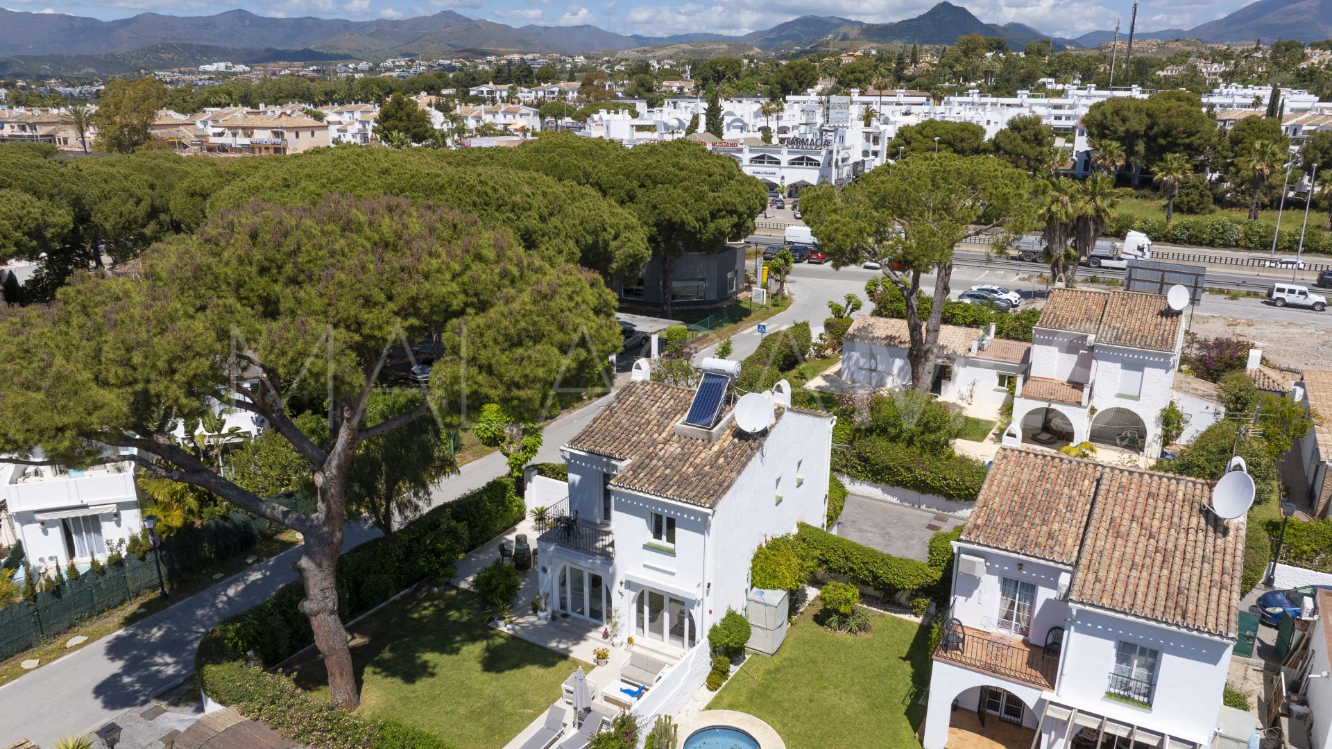 Villa for sale in Estepona