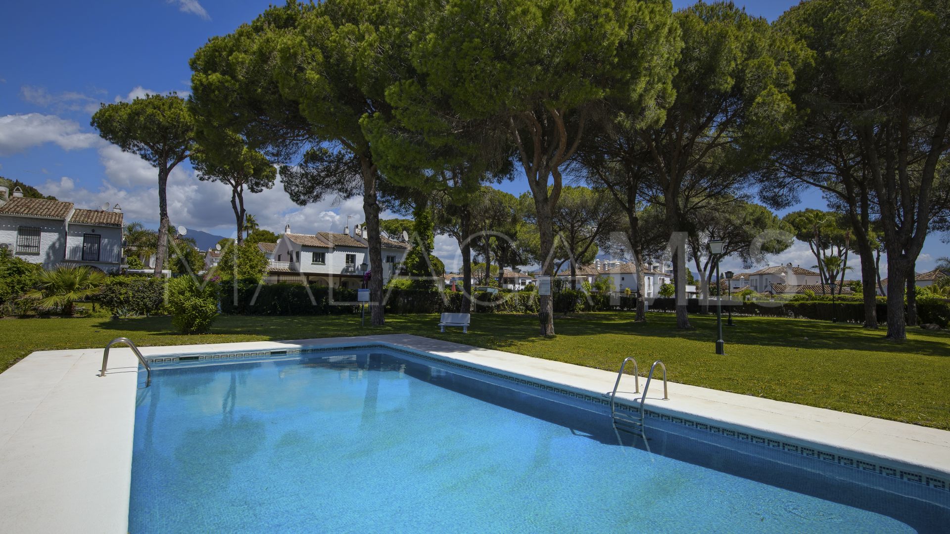 Villa for sale in Estepona