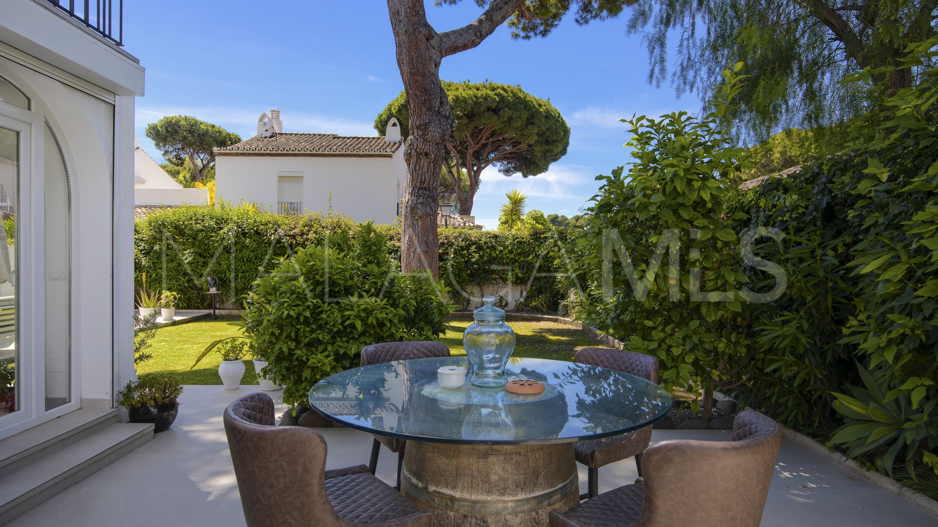 Villa for sale in Estepona