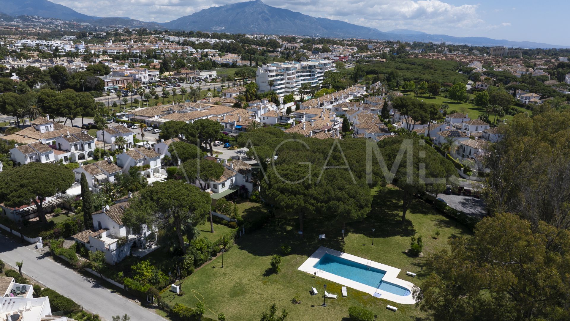 Villa for sale in Estepona