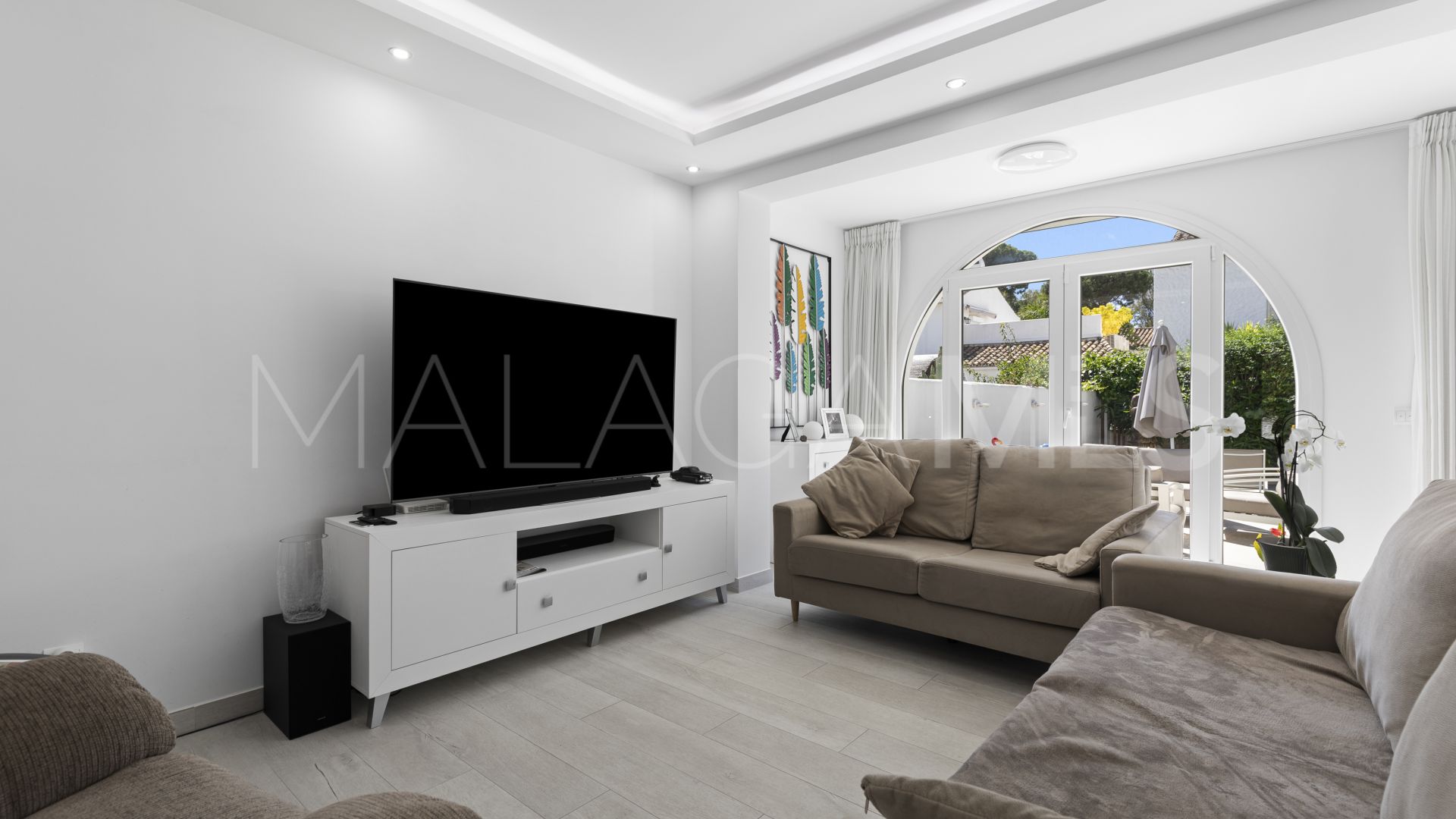 Villa for sale in Estepona