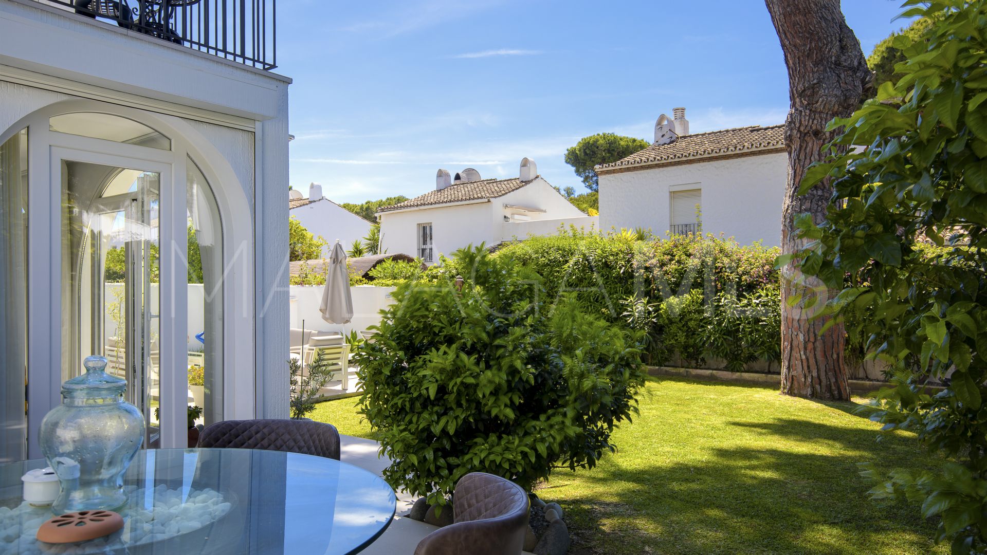Villa for sale in Estepona
