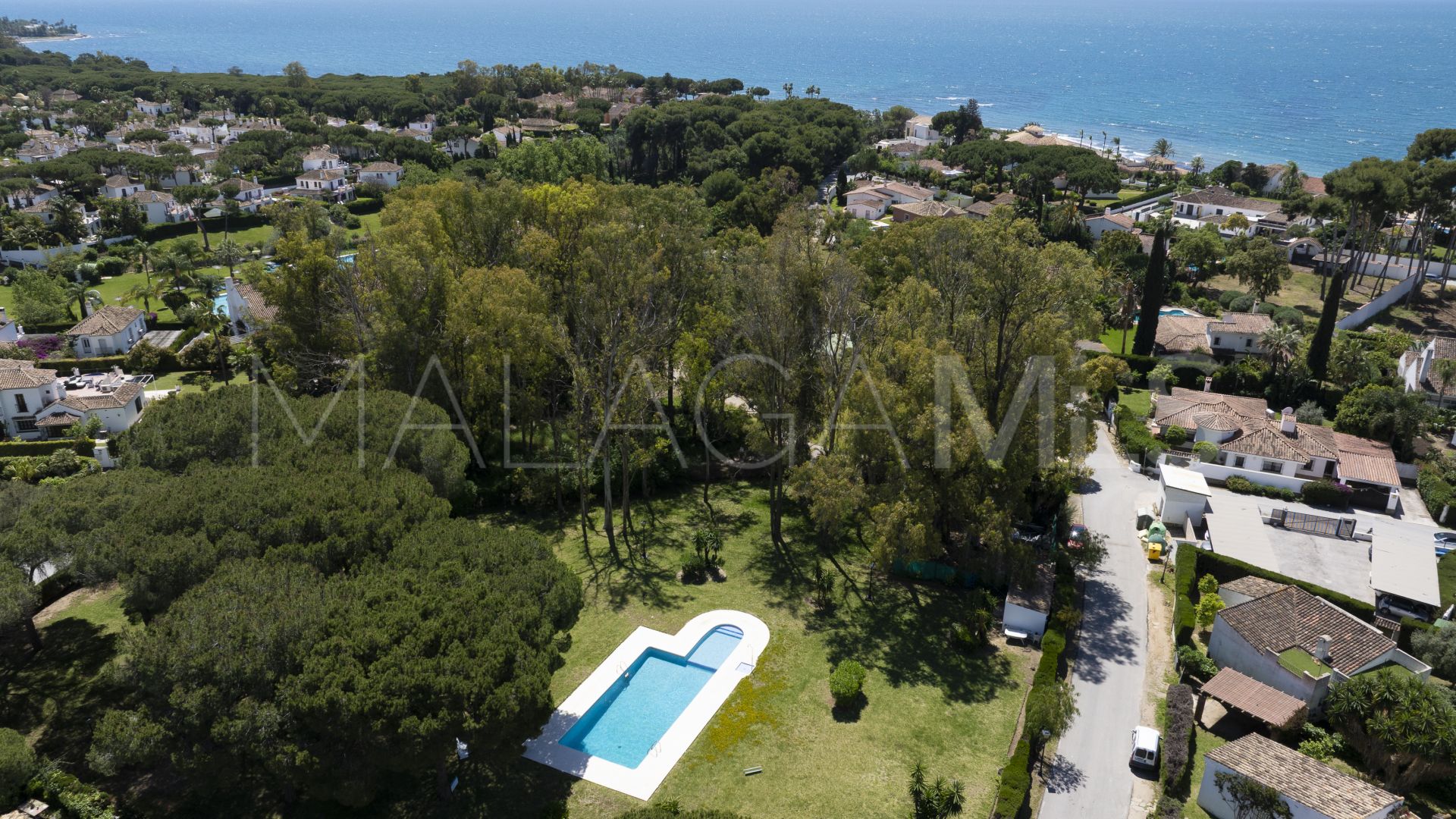Villa for sale in Estepona