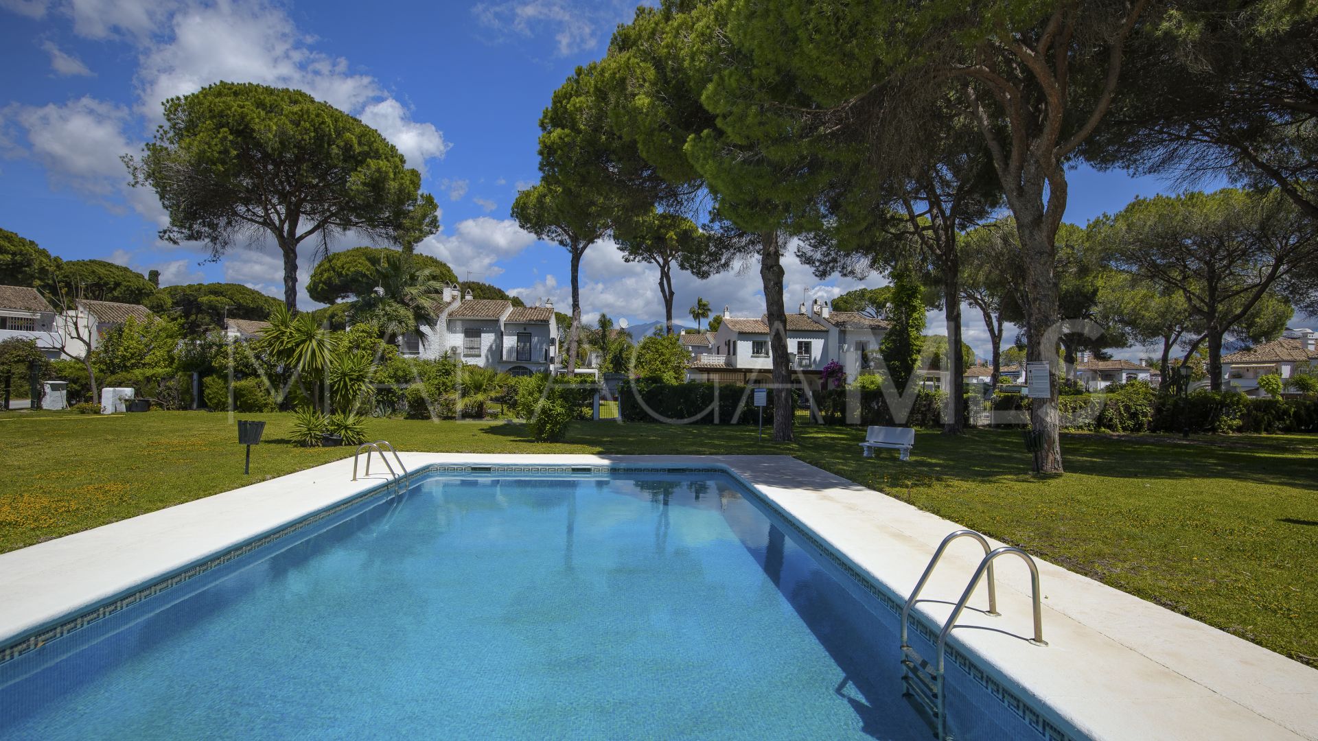 Villa for sale in Estepona