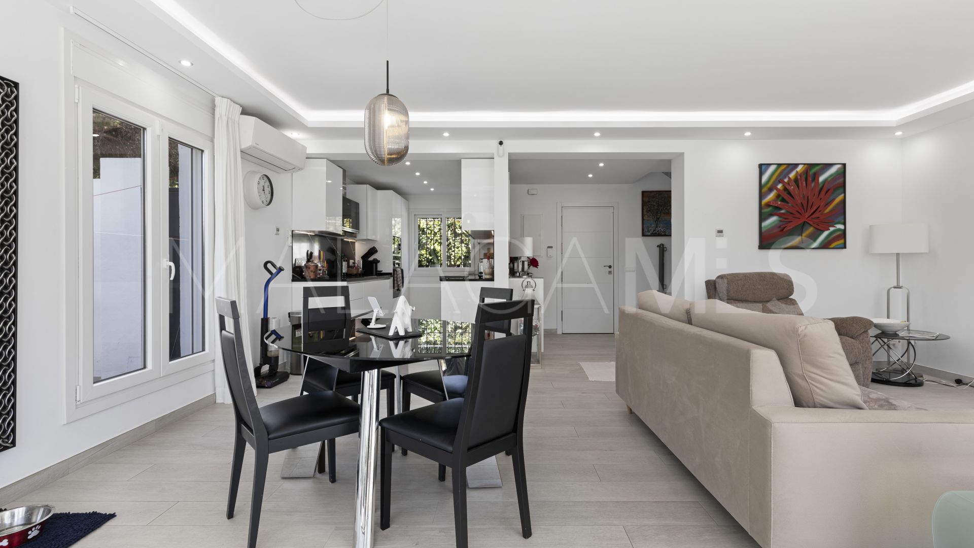Villa for sale in Estepona