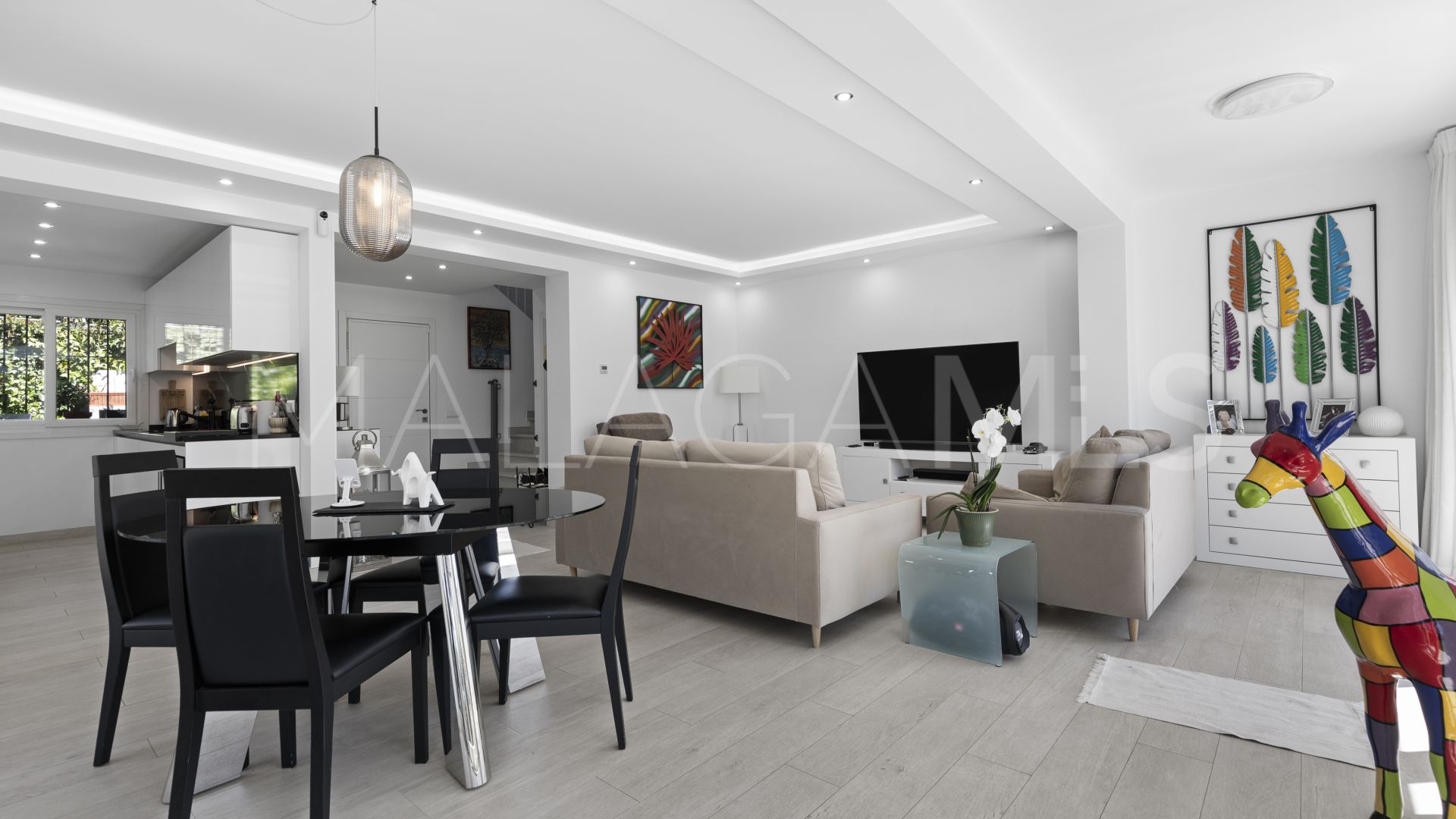 Villa for sale in Estepona