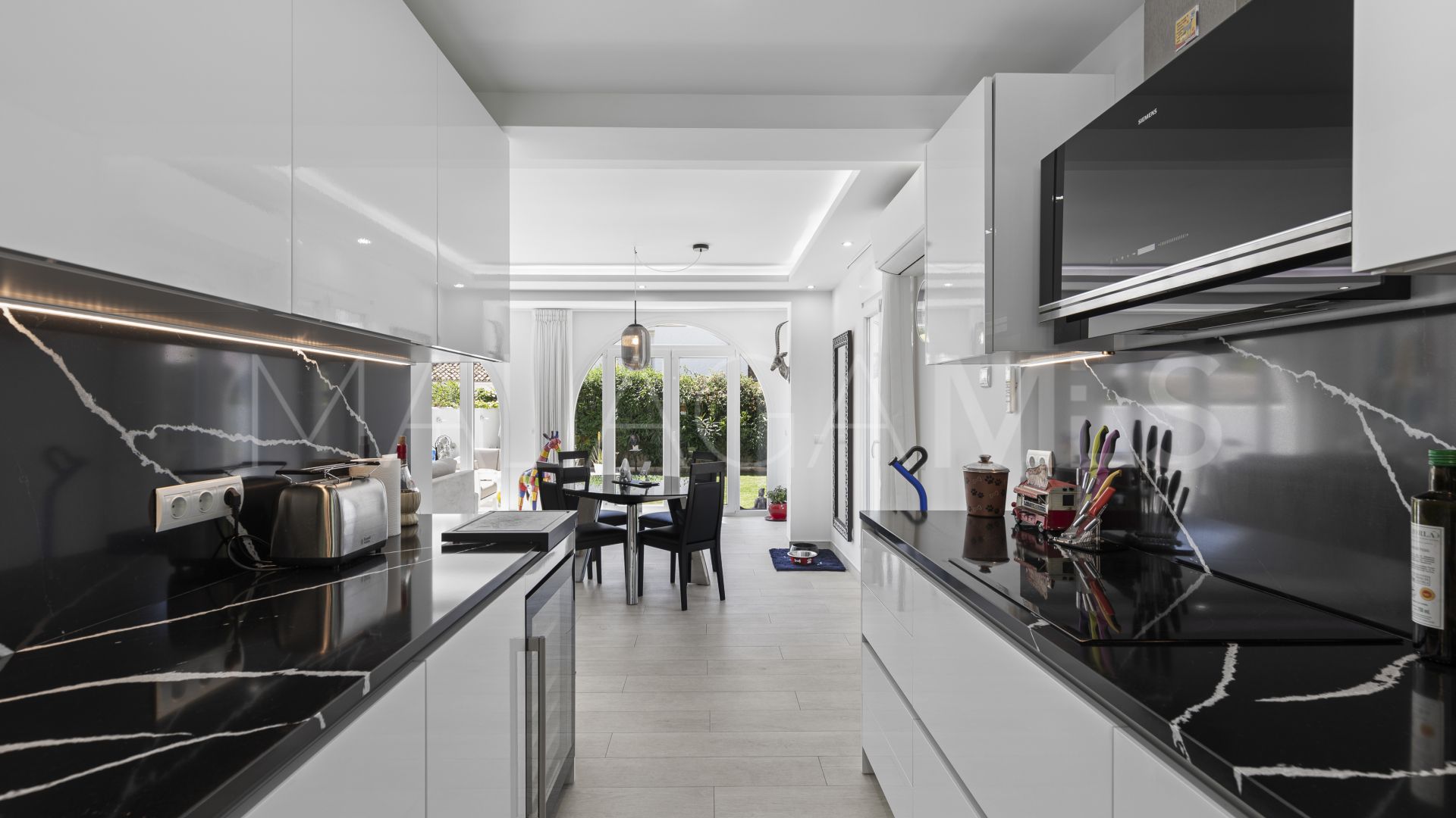 Villa for sale in Estepona