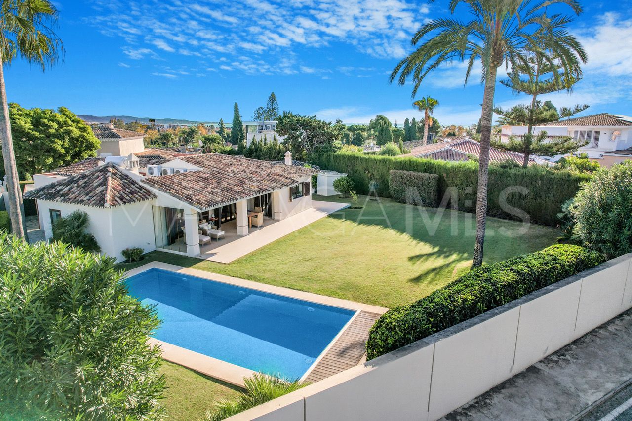 Villa for sale in Guadalmina Alta