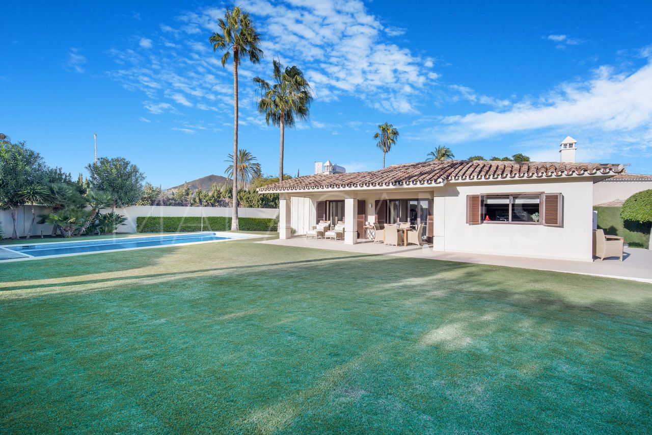 Villa for sale in Guadalmina Alta