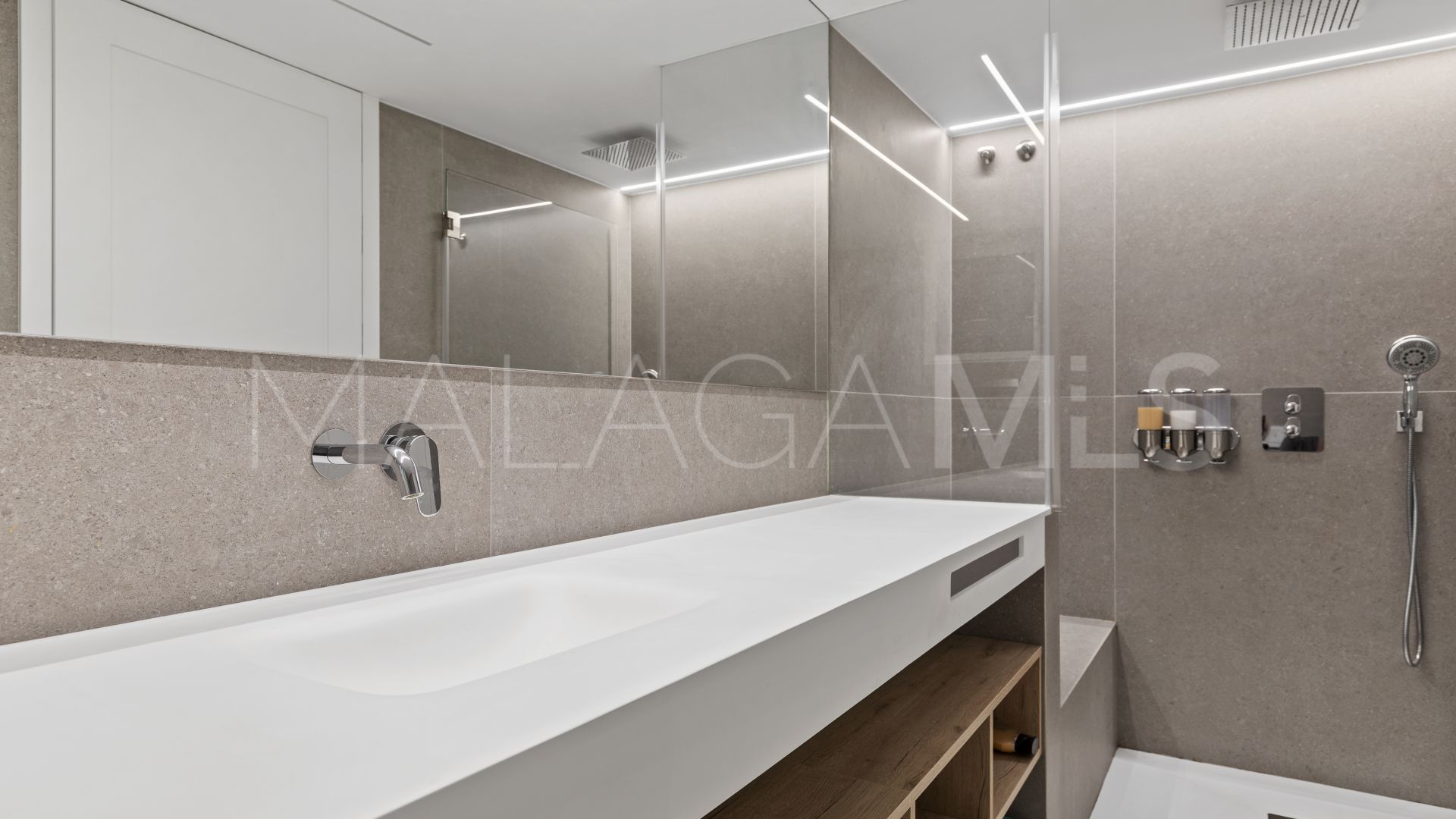 Villa for sale in Guadalmina Alta