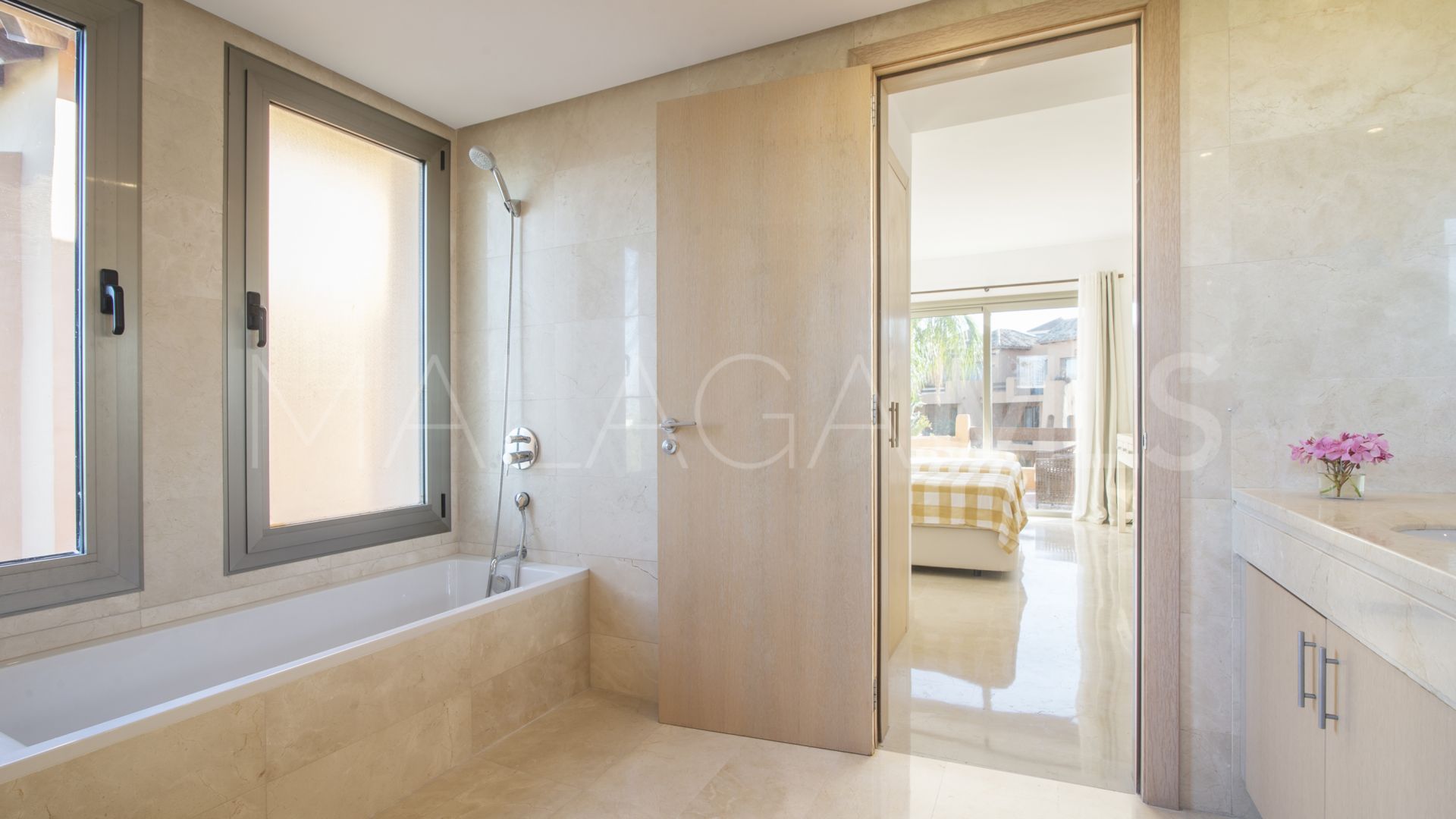 Appartement terrasse for sale in Estepona