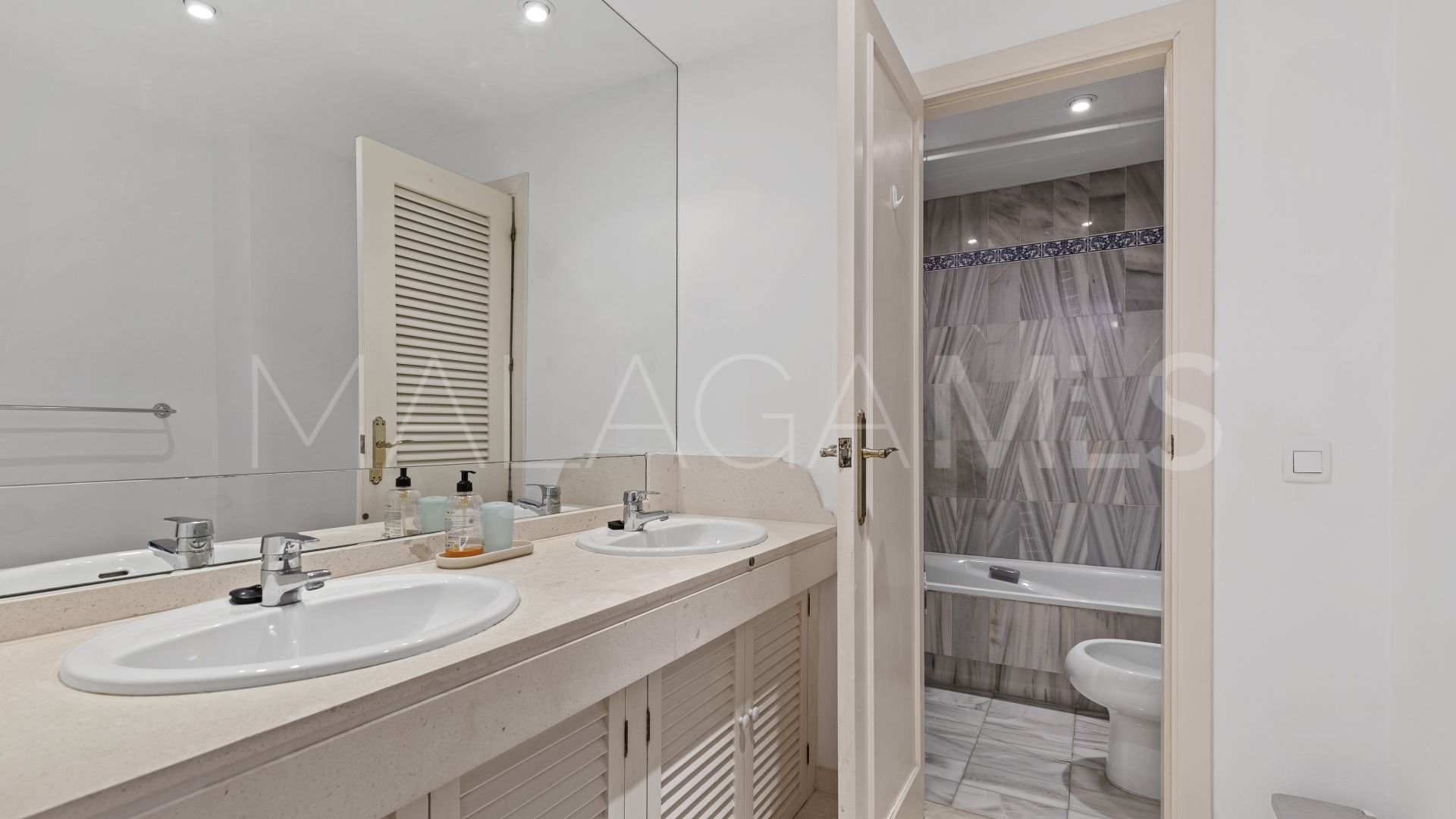 For sale ground floor apartment with 2 bedrooms in Estepona