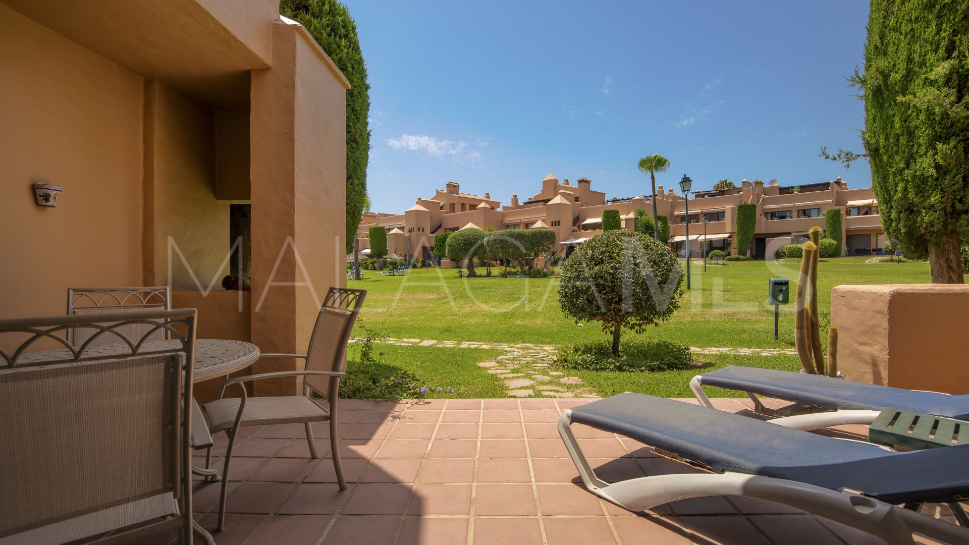 For sale ground floor apartment with 2 bedrooms in Estepona