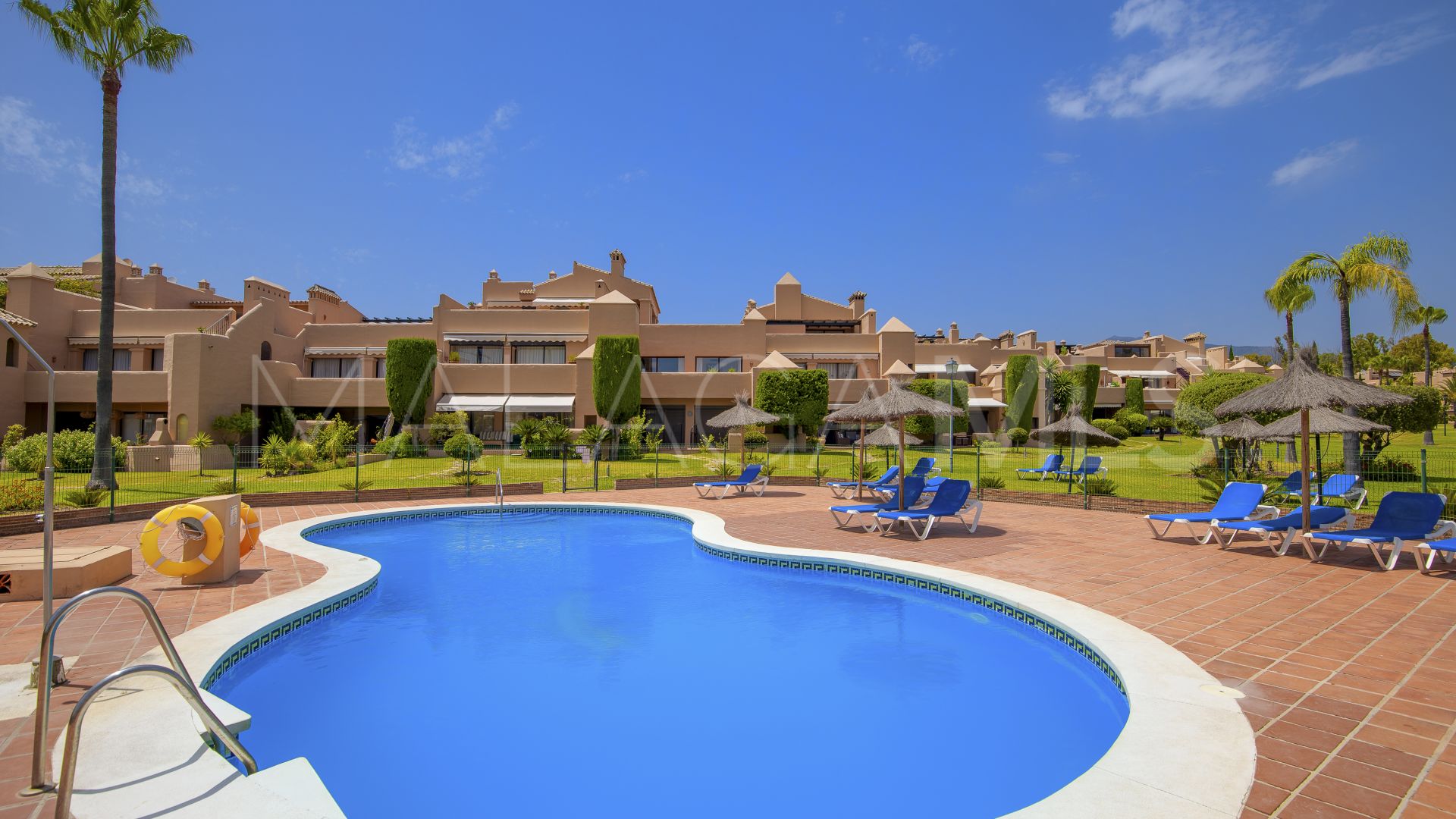 For sale ground floor apartment with 2 bedrooms in Estepona