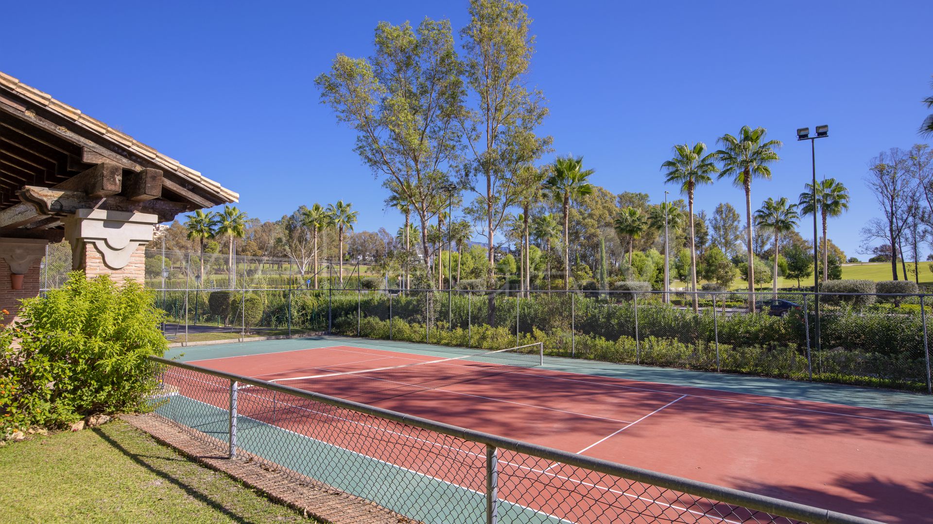 For sale ground floor apartment with 2 bedrooms in Estepona