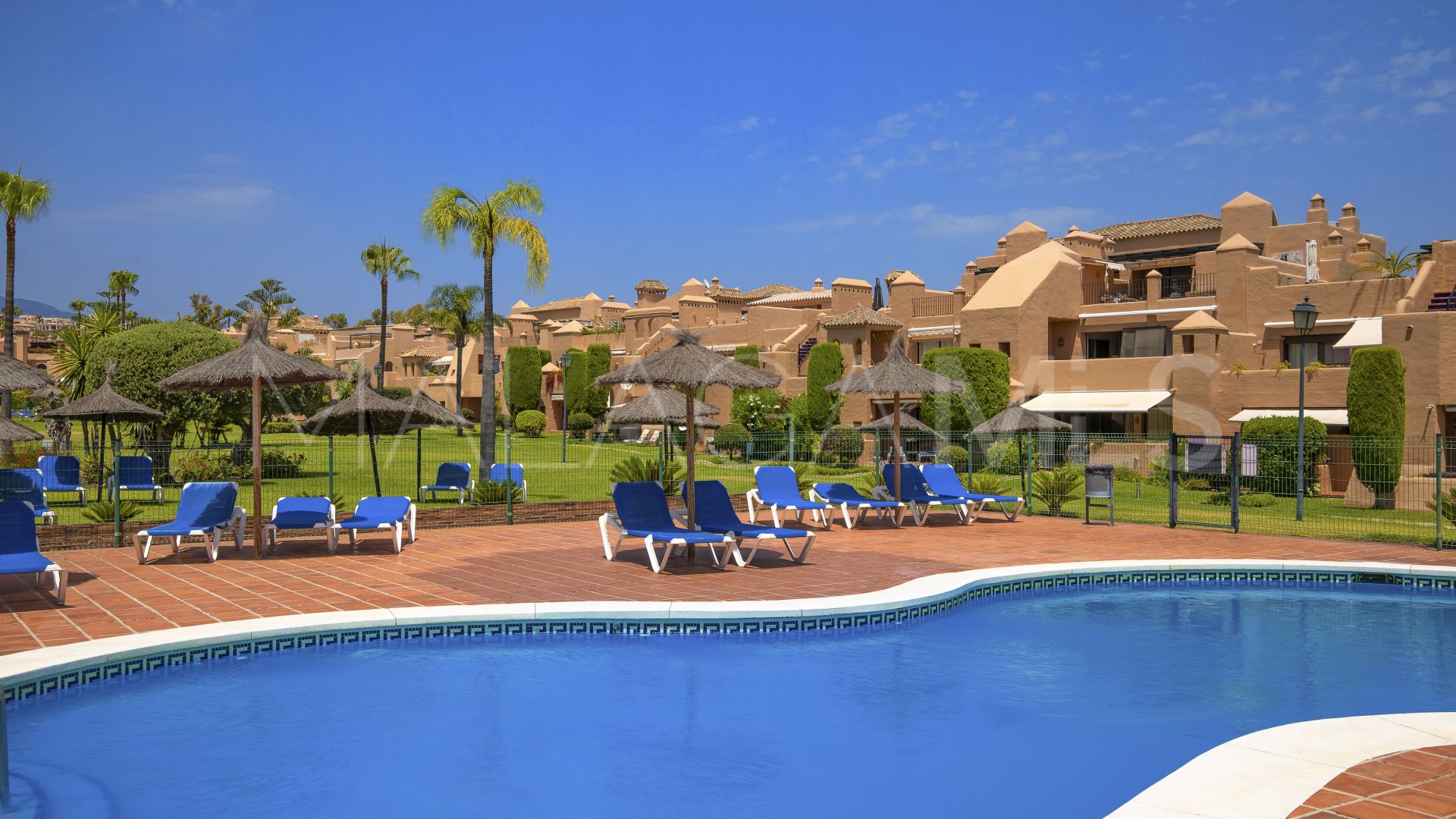 For sale ground floor apartment with 2 bedrooms in Estepona