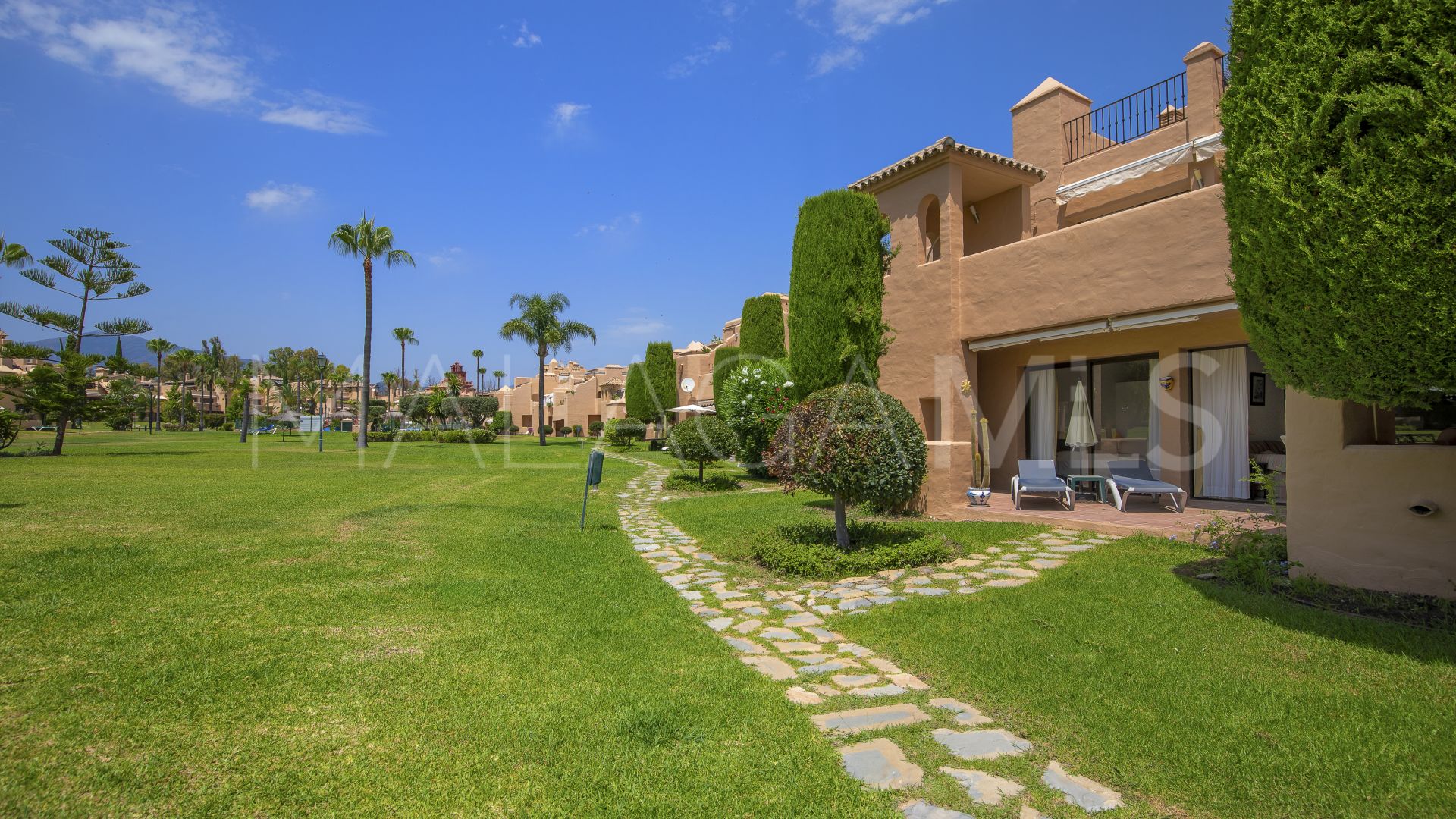 For sale ground floor apartment with 2 bedrooms in Estepona