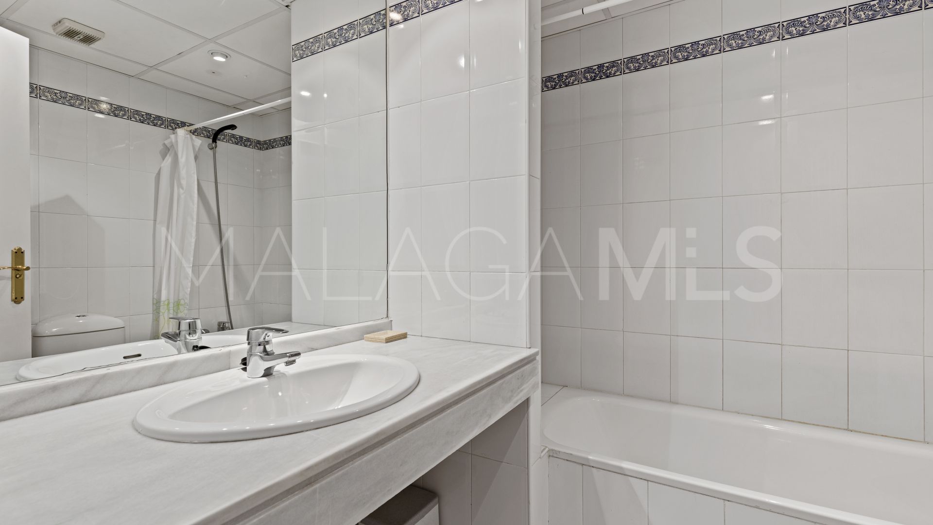 For sale ground floor apartment with 2 bedrooms in Estepona