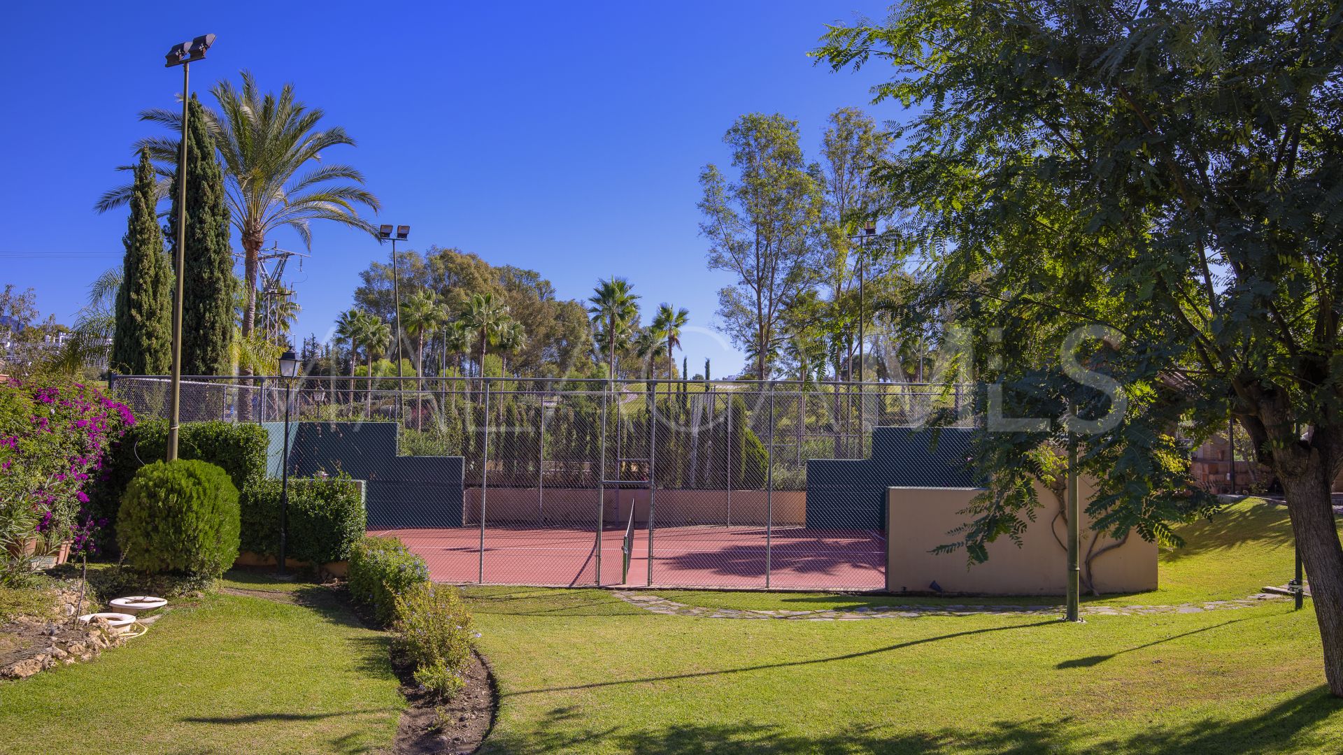 For sale ground floor apartment with 2 bedrooms in Estepona