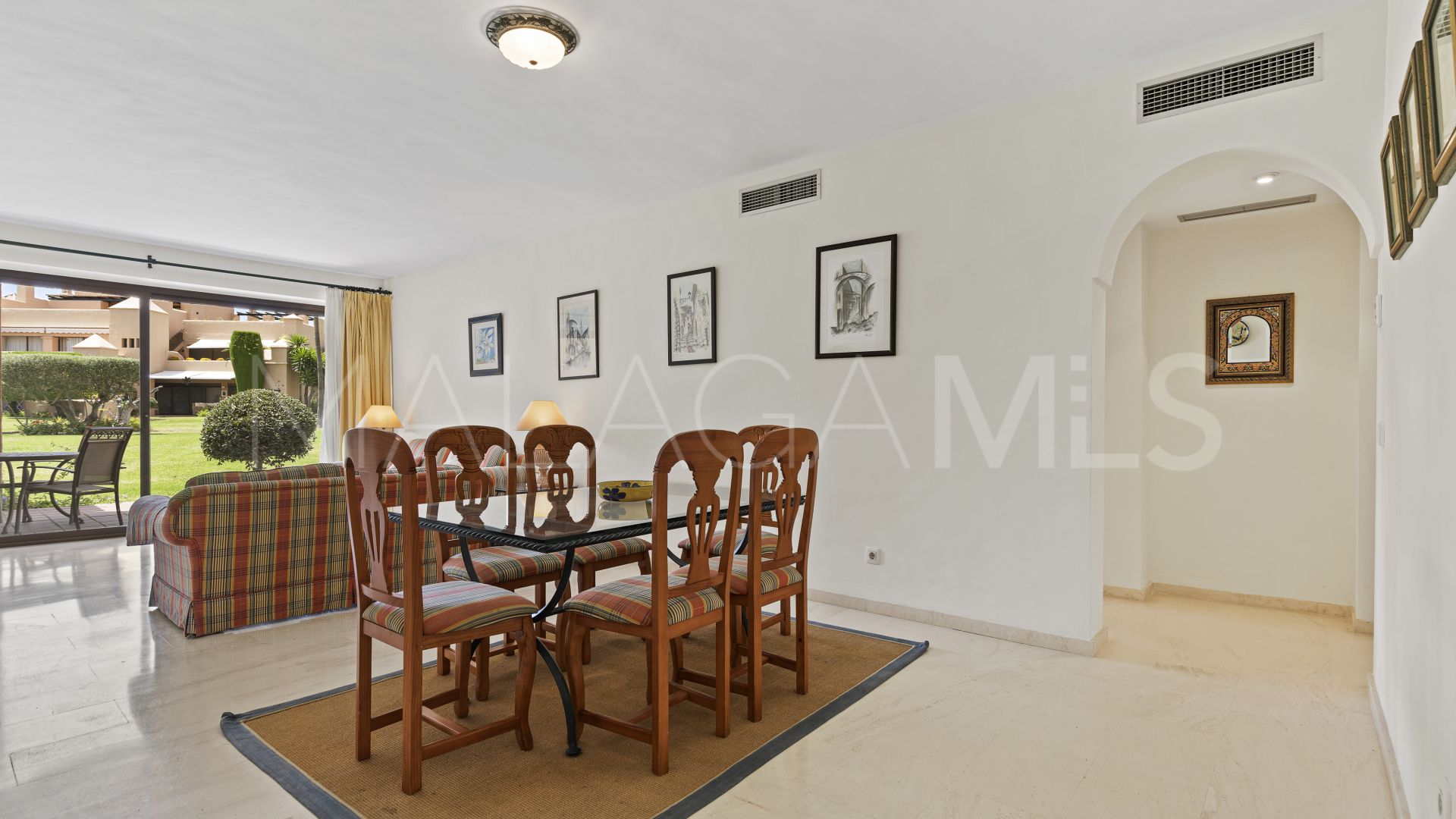 For sale ground floor apartment with 2 bedrooms in Estepona