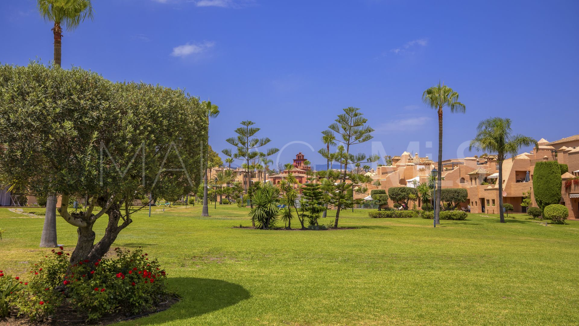 For sale ground floor apartment with 2 bedrooms in Estepona