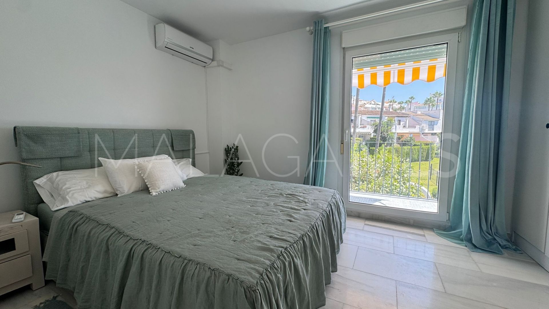 Maison de ville for sale in Estepona