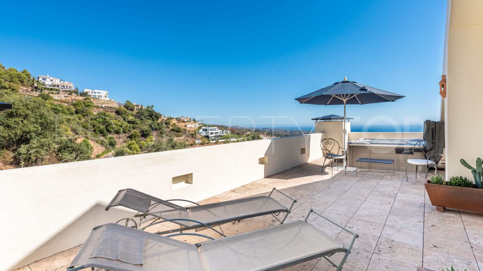 Duplex penthouse for sale in Los Monteros Hill Club with 3 bedrooms