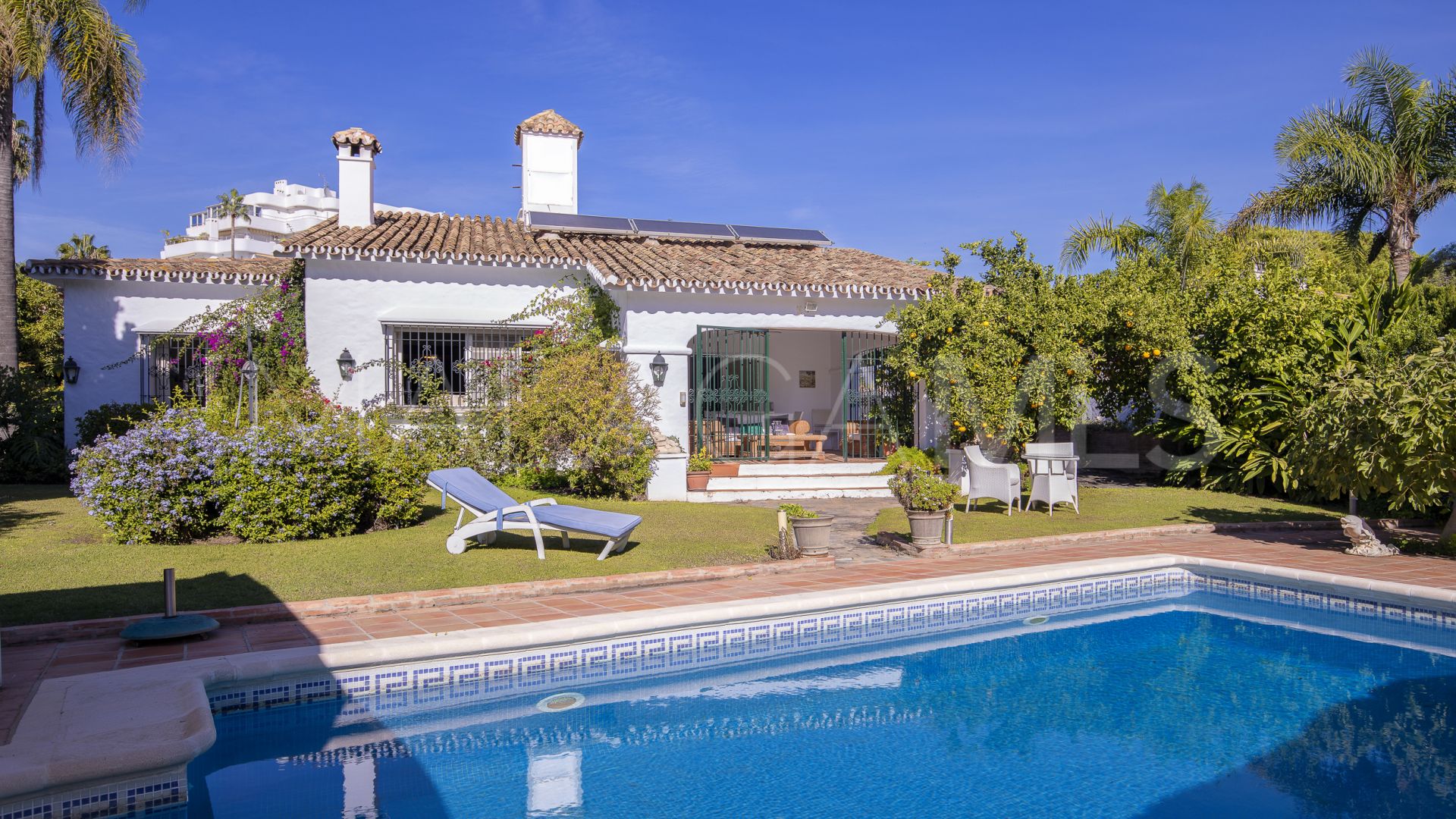 Villa for sale in Guadalmina Alta