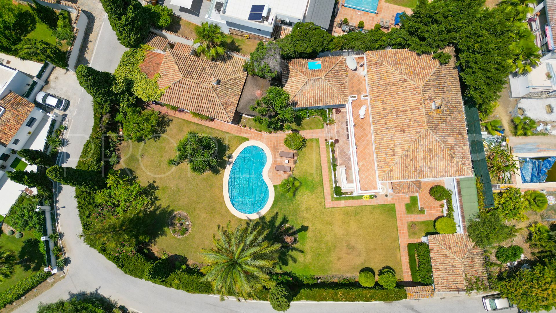 Comprar villa en Guadalmina Alta con 6 dormitorios