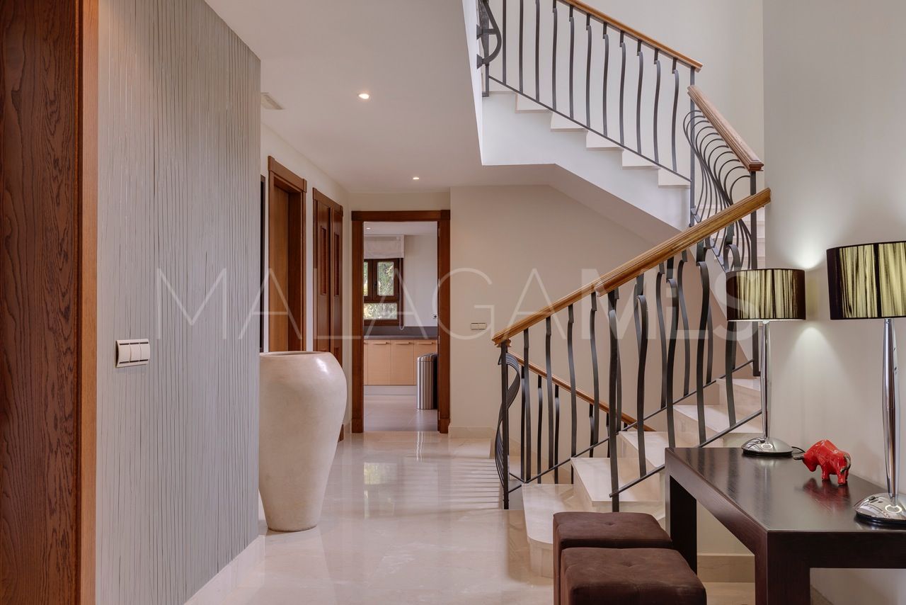 Villa for sale in Benahavis