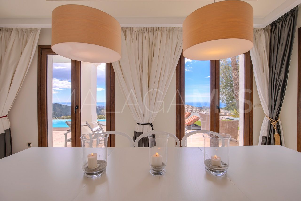 Villa for sale in Benahavis