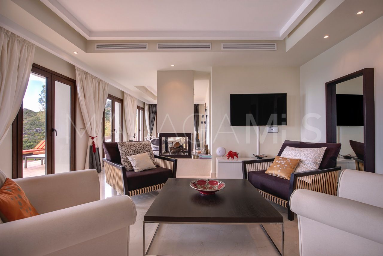 Villa for sale in Benahavis