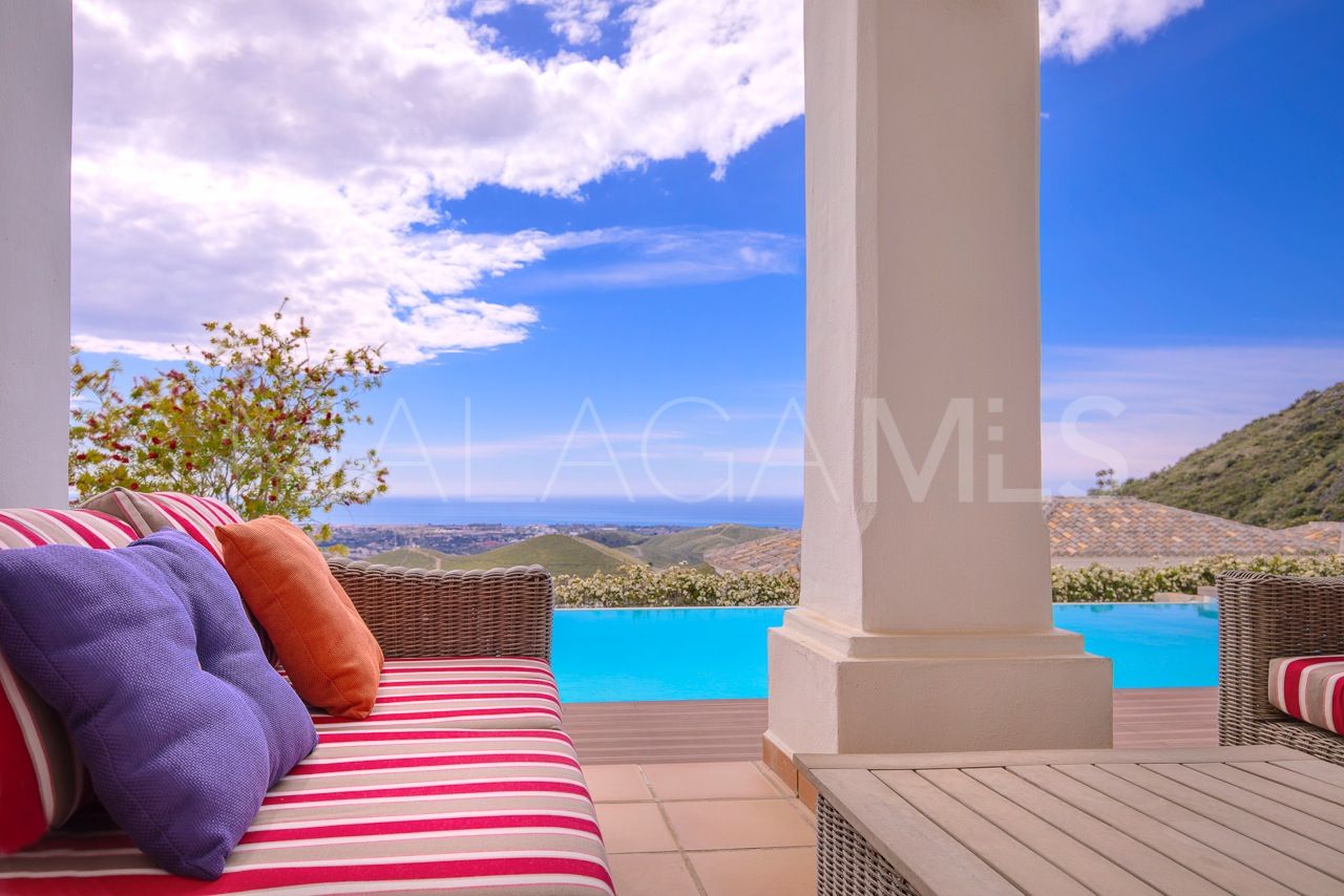 Villa for sale in Benahavis
