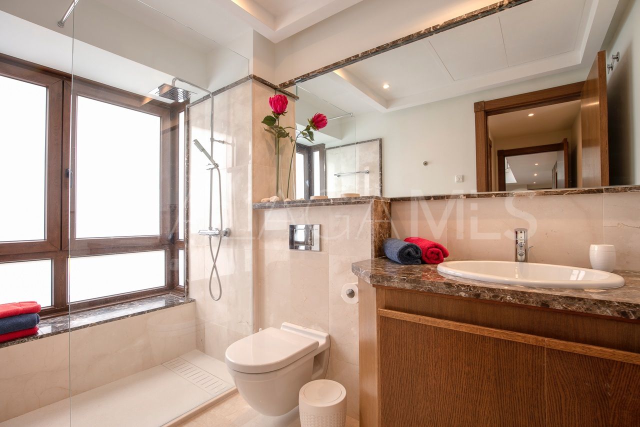 Villa for sale in Benahavis