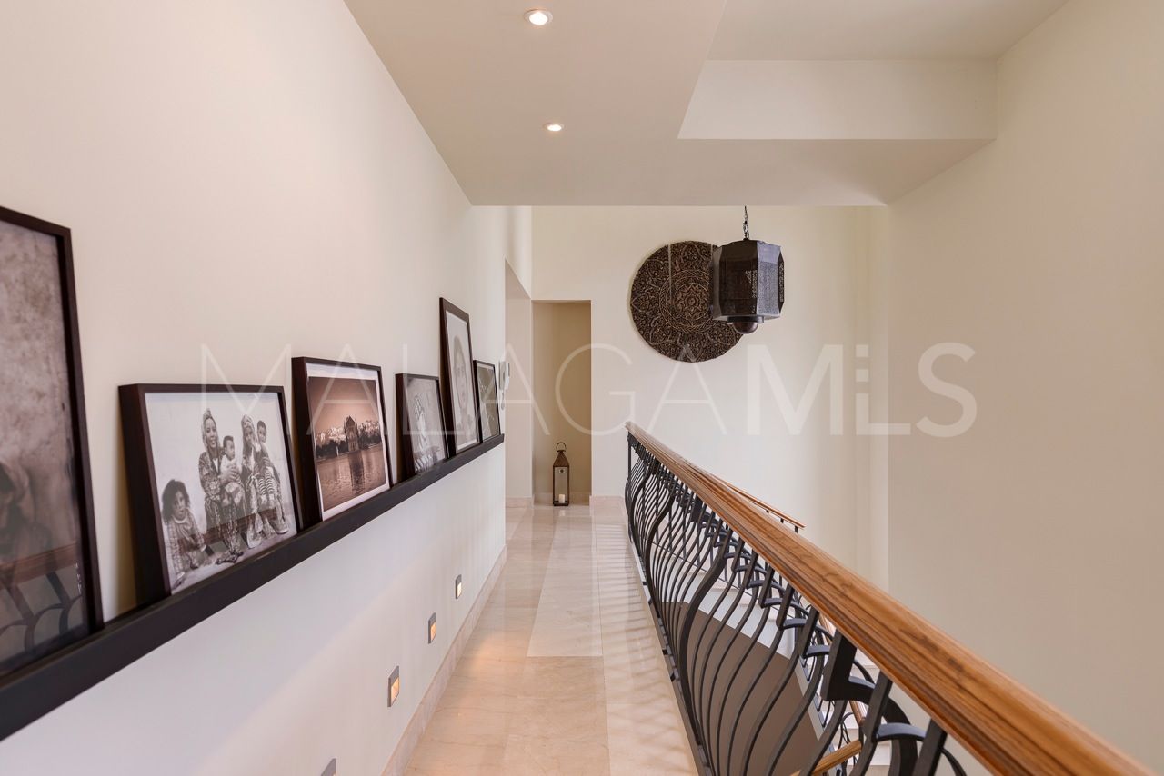 Villa for sale in Benahavis