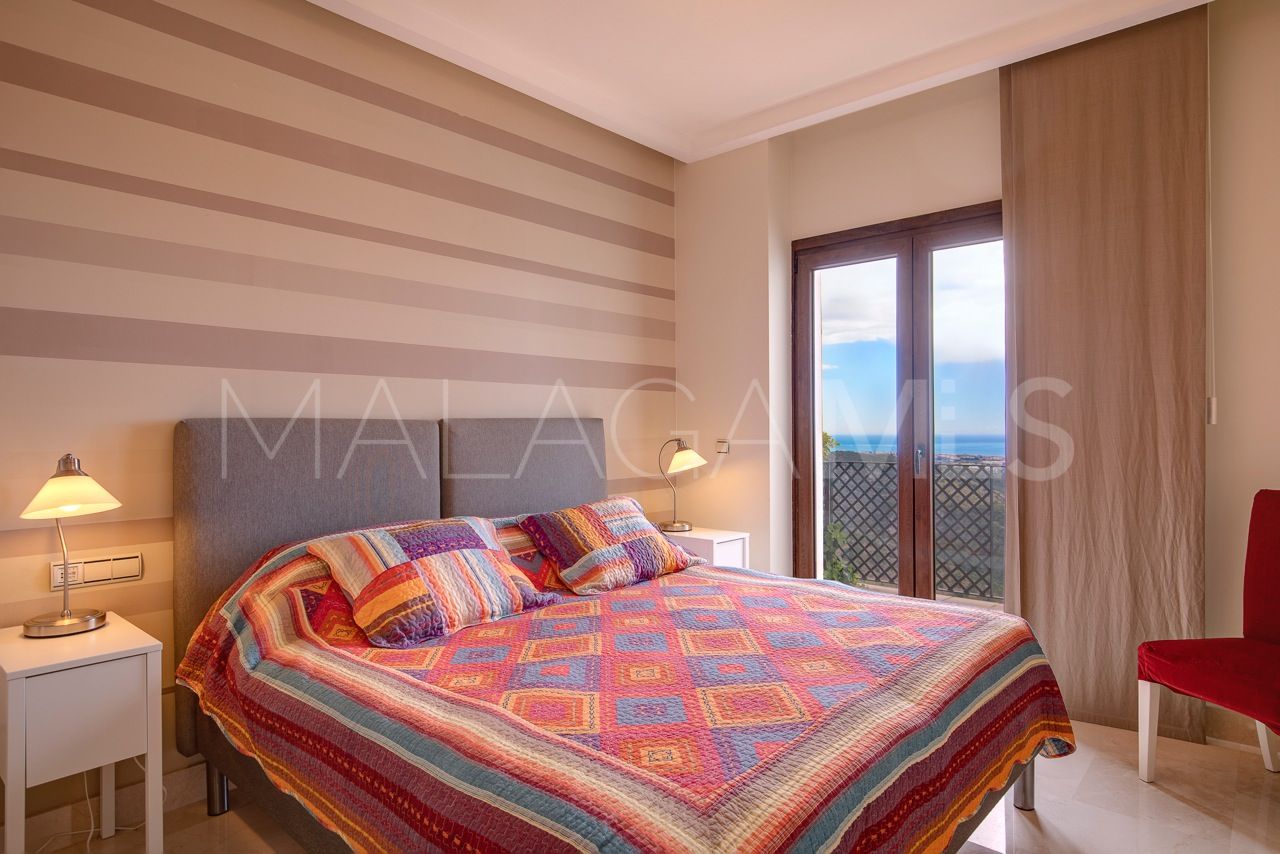 Villa for sale in Benahavis