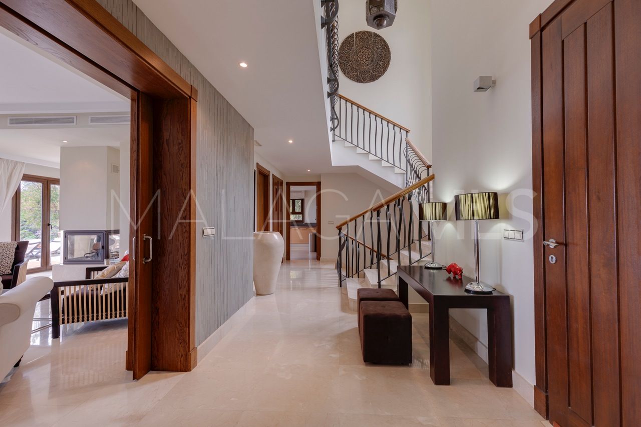 Villa for sale in Benahavis