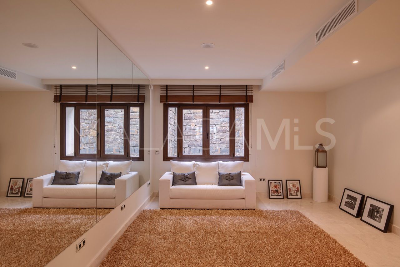 Villa for sale in Benahavis