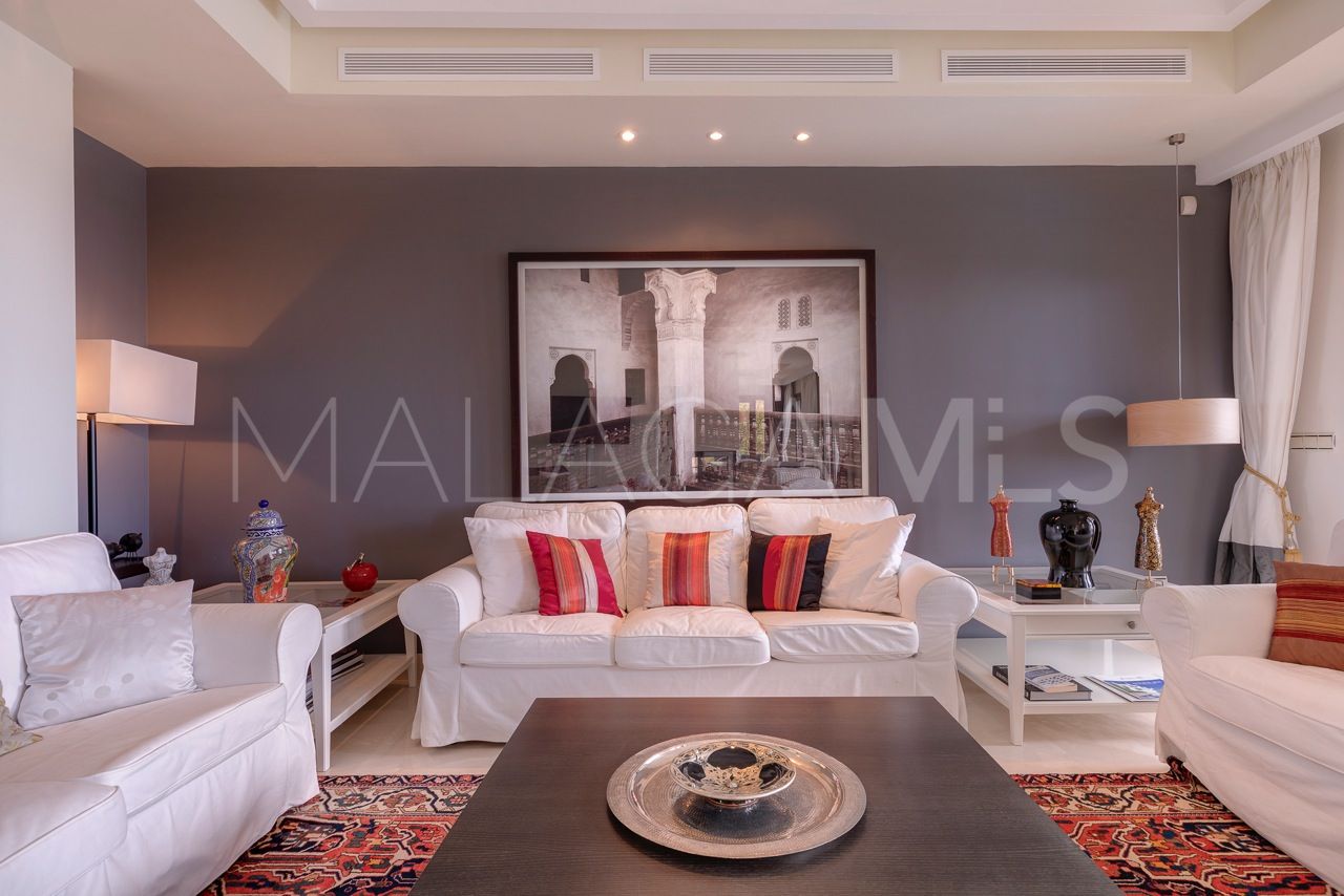 Villa for sale in Benahavis