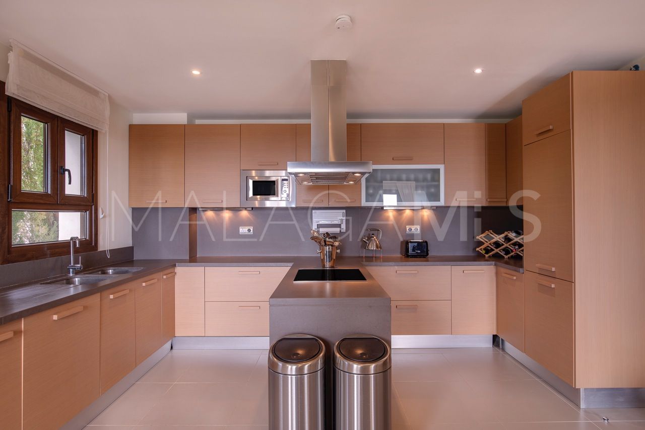 Villa for sale in Benahavis