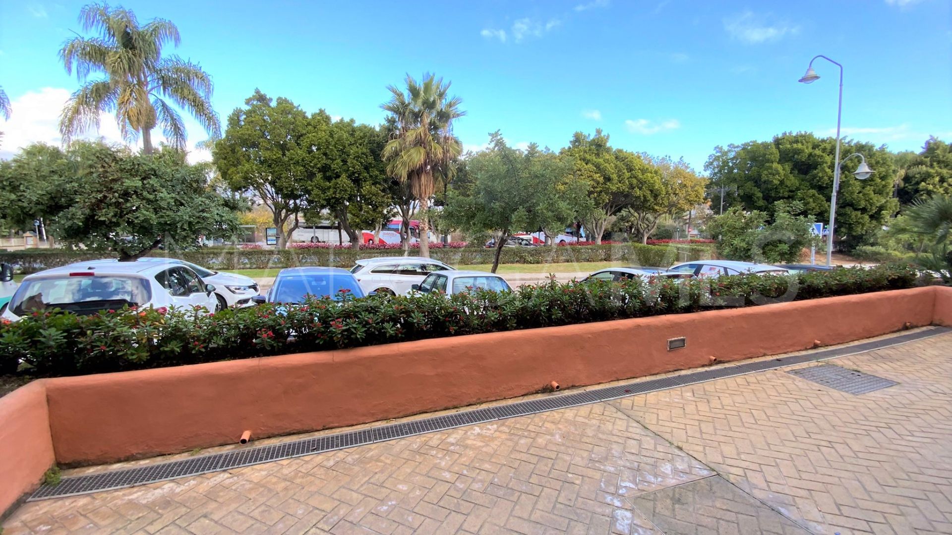 Commercial for sale in Estepona