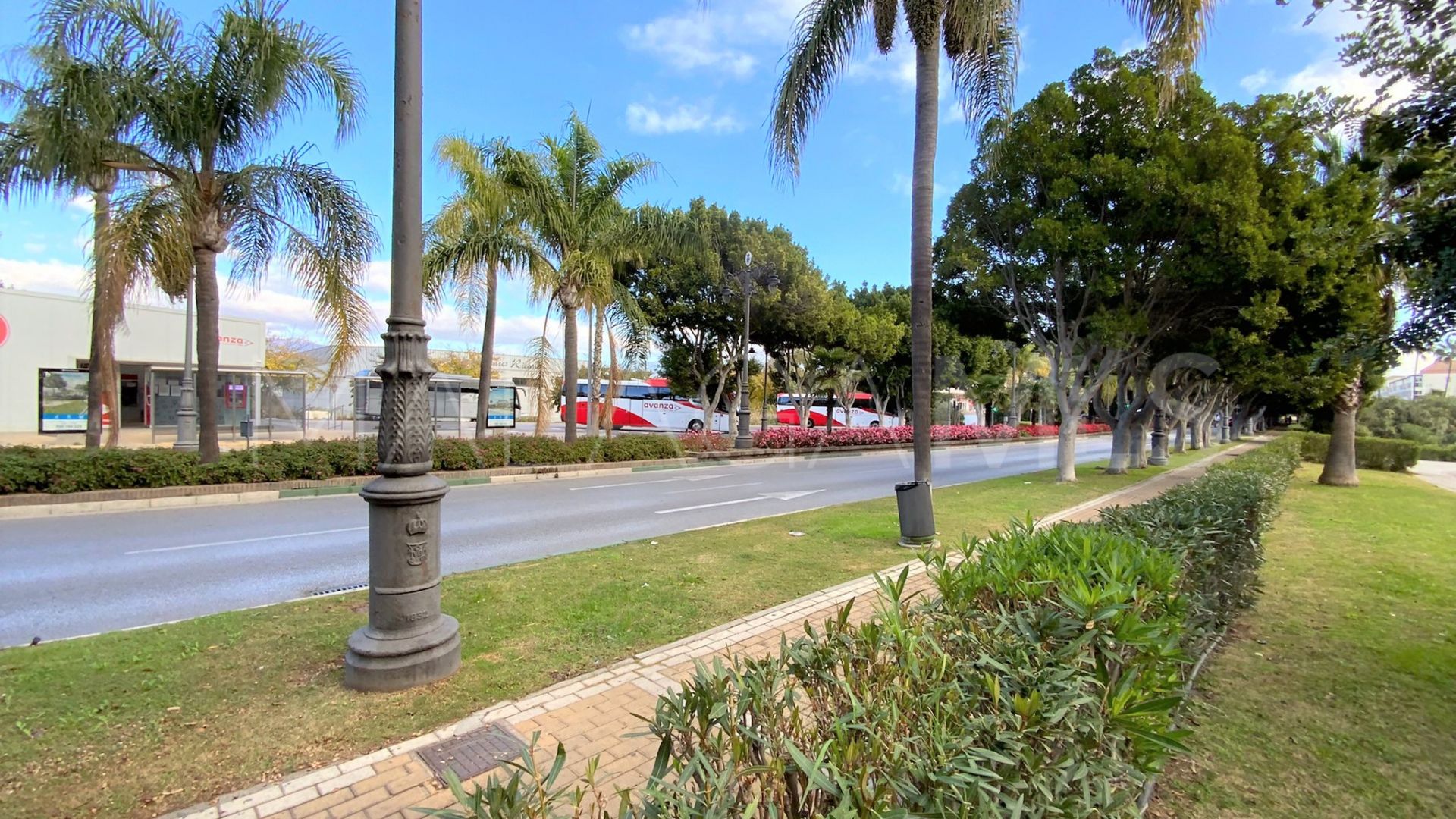 Commercial for sale in Estepona