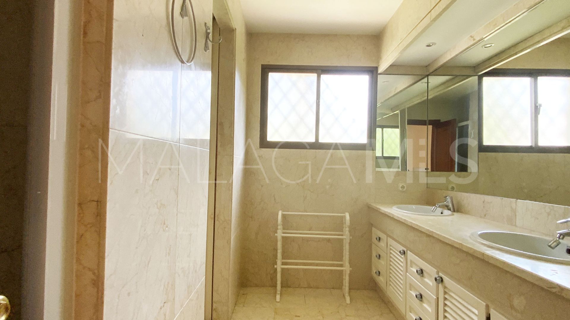 Buy villa in El Mirador with 6 bedrooms