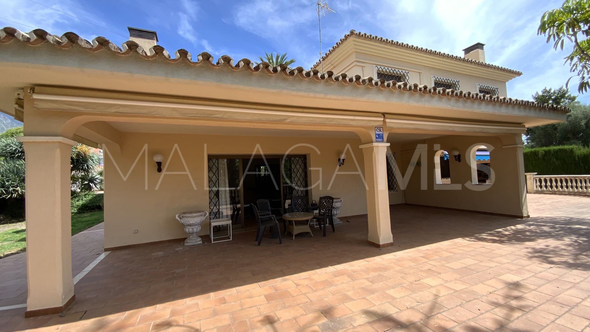 Buy villa in El Mirador with 6 bedrooms